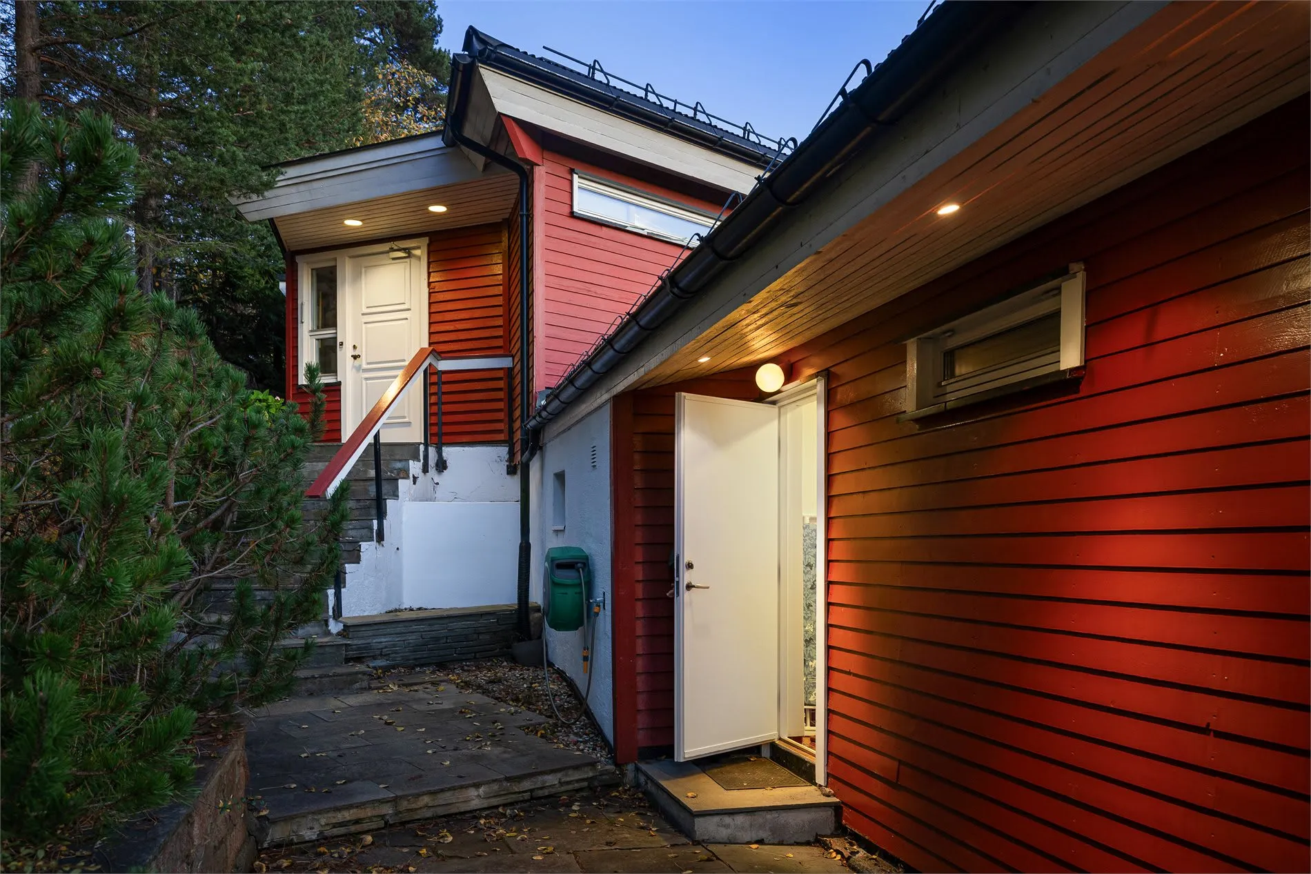 4-Bedroom House with Expansive Garden in Oslo's Prestigious Holmenkollen - View image 13 of 57