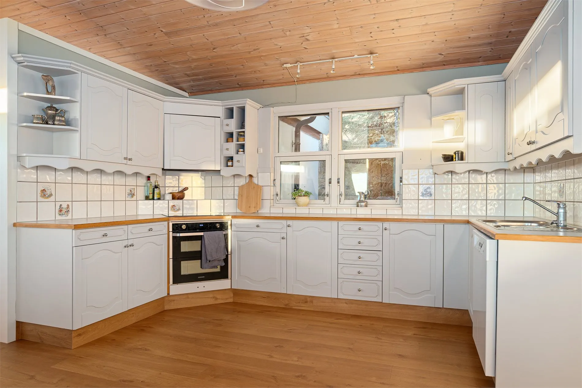 4-Bedroom House with Expansive Garden in Oslo's Prestigious Holmenkollen - View image 20 of 57