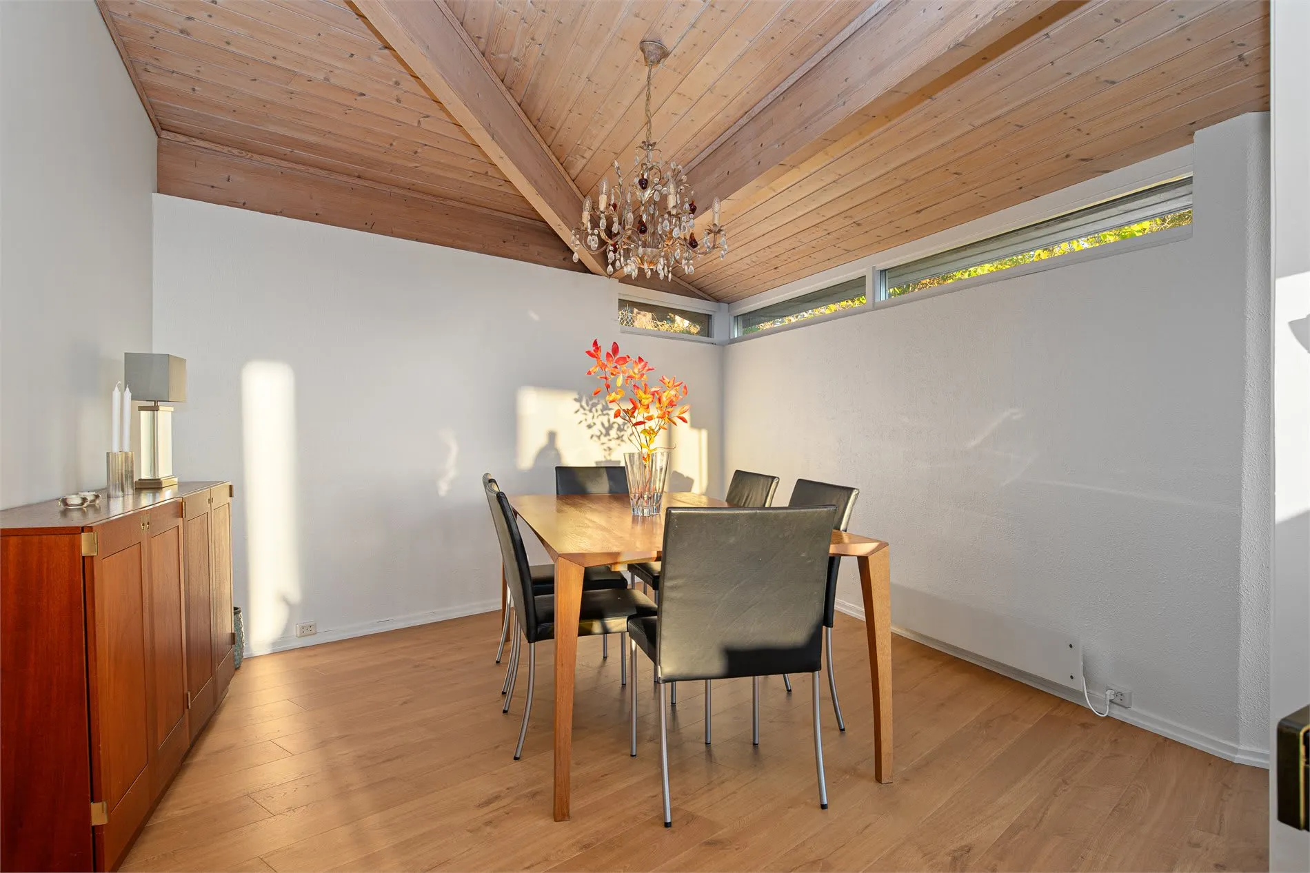 4-Bedroom House with Expansive Garden in Oslo's Prestigious Holmenkollen - View image 23 of 57