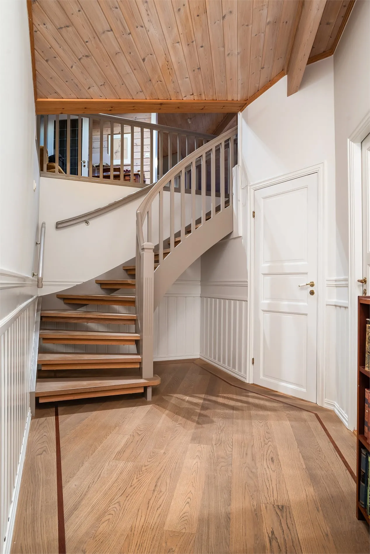 4-Bedroom House with Expansive Garden in Oslo's Prestigious Holmenkollen - View image 32 of 57