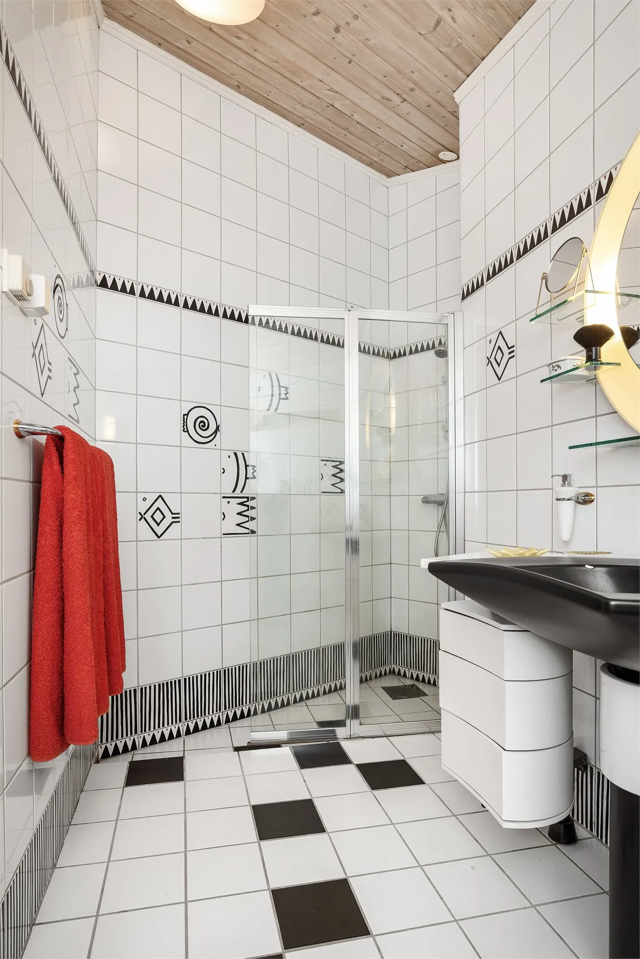 4-Bedroom House with Expansive Garden in Oslo's Prestigious Holmenkollen - View image 37 of 57