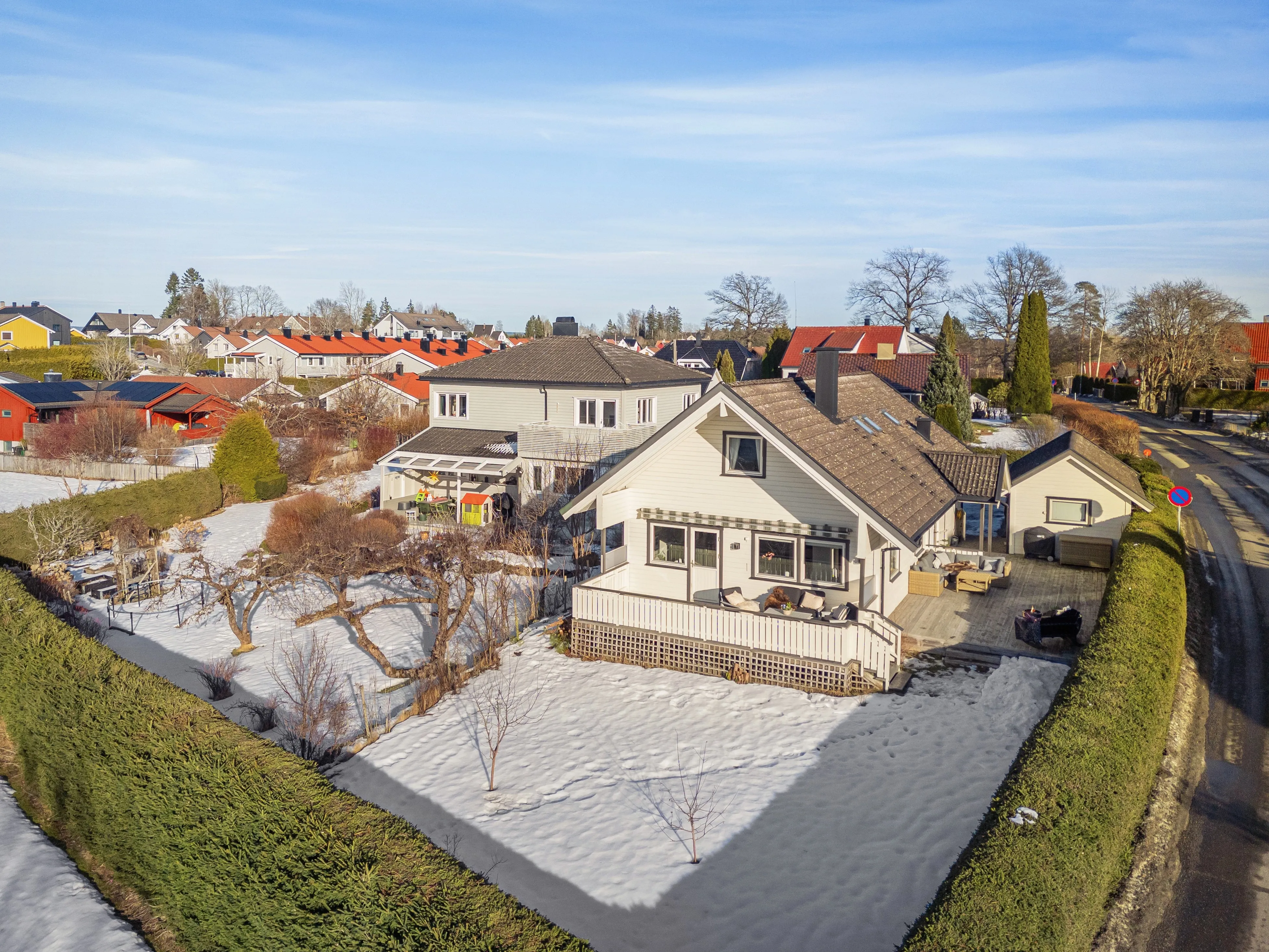 Spacious 3-Bedroom House with Large Terrace Near Ski Centre, Norway - Image 1