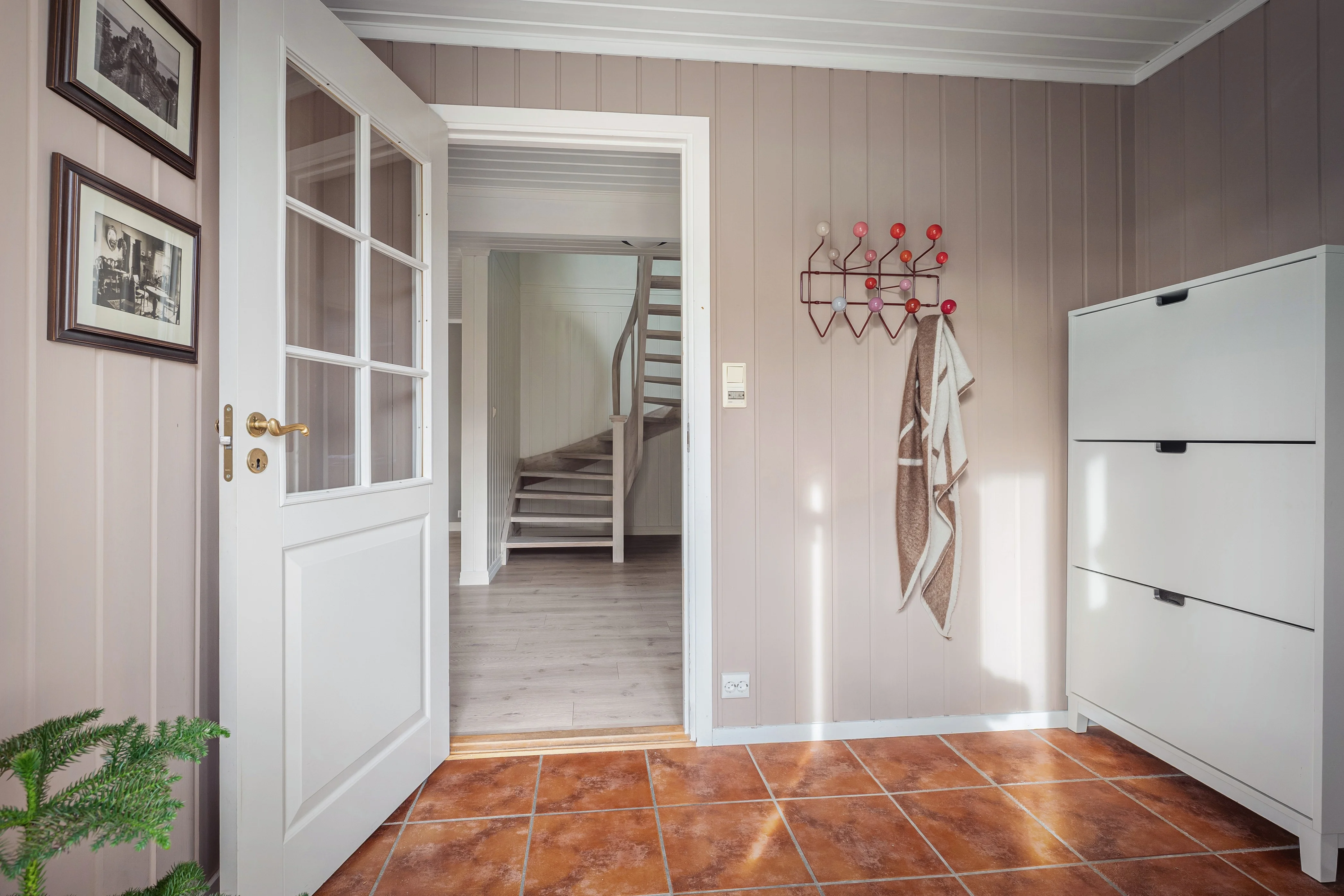 Spacious 3-Bedroom House with Large Terrace Near Ski Centre, Norway - Image 5