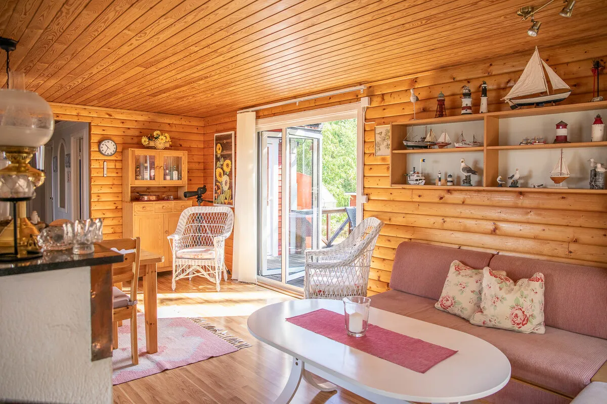 1960s Swedish Country House with Expansive Gardens and Lakeside Views - View image 7 of 39