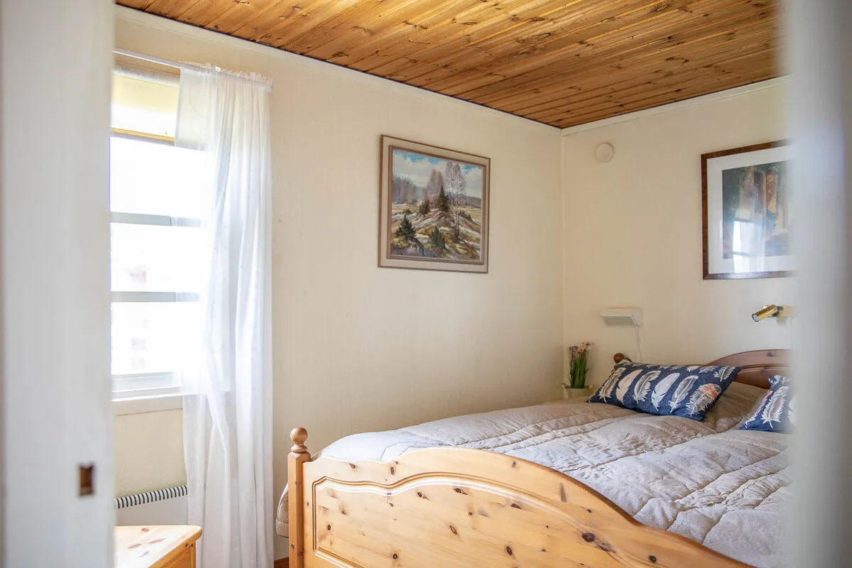 1960s Swedish Country House with Expansive Gardens and Lakeside Views - View image 15 of 39