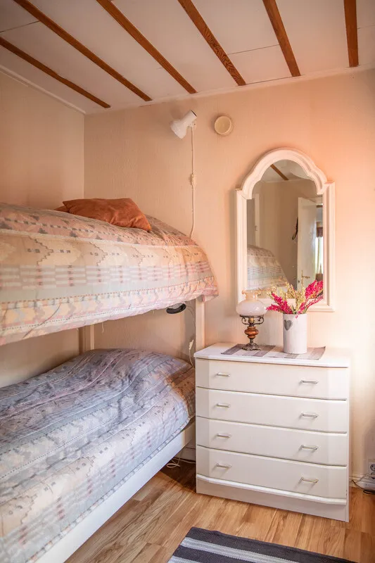 1960s Swedish Country House with Expansive Gardens and Lakeside Views - View image 16 of 39