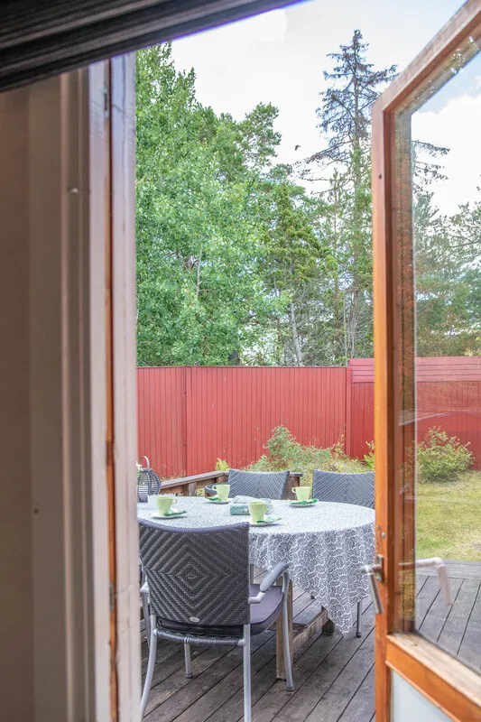 1960s Swedish Country House with Expansive Gardens and Lakeside Views - View image 17 of 39