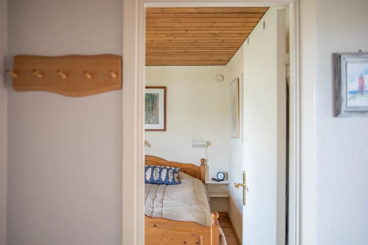 1960s Swedish Country House with Expansive Gardens and Lakeside Views - View image 18 of 39