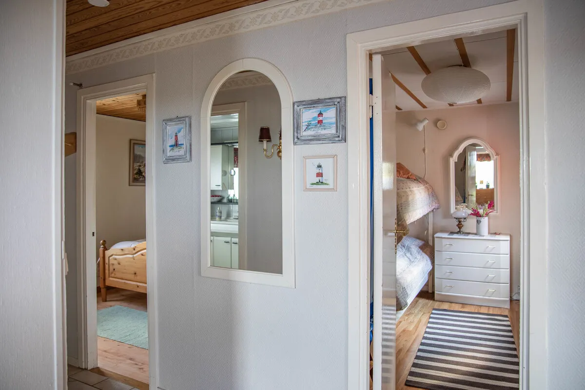 1960s Swedish Country House with Expansive Gardens and Lakeside Views - View image 19 of 39