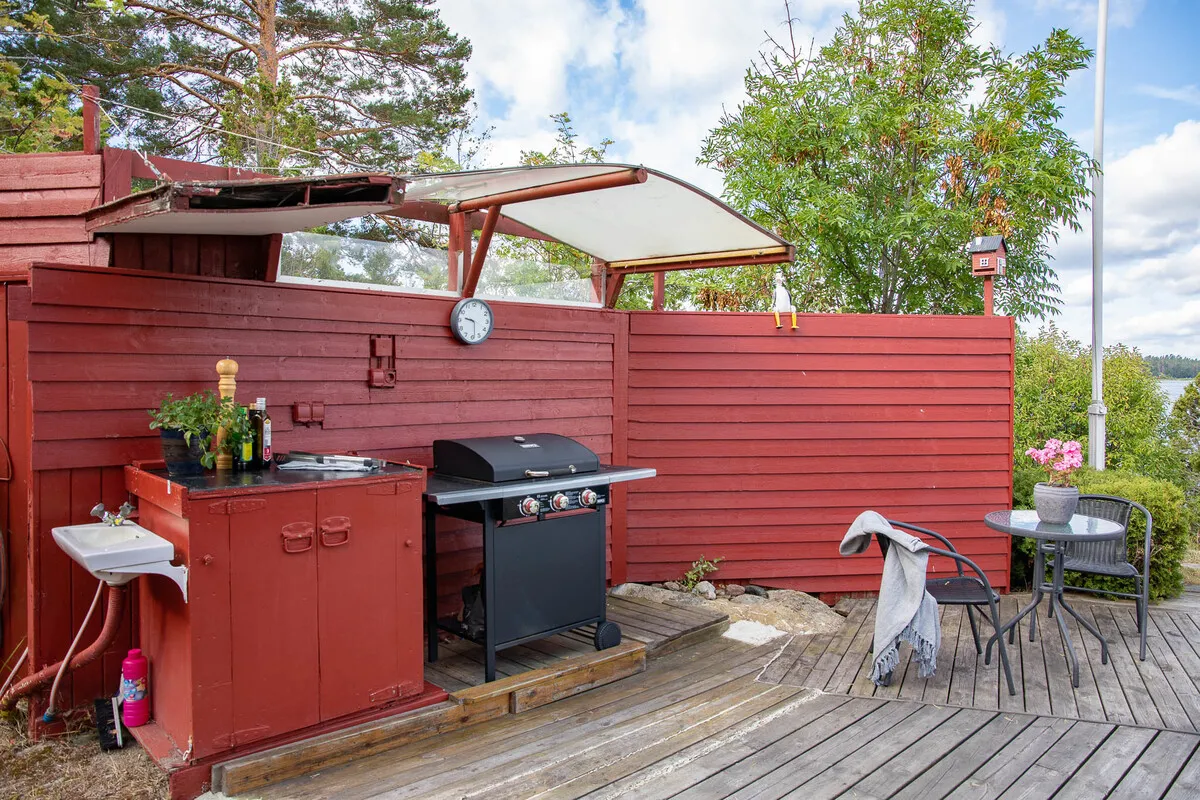 1960s Swedish Country House with Expansive Gardens and Lakeside Views - View image 22 of 39