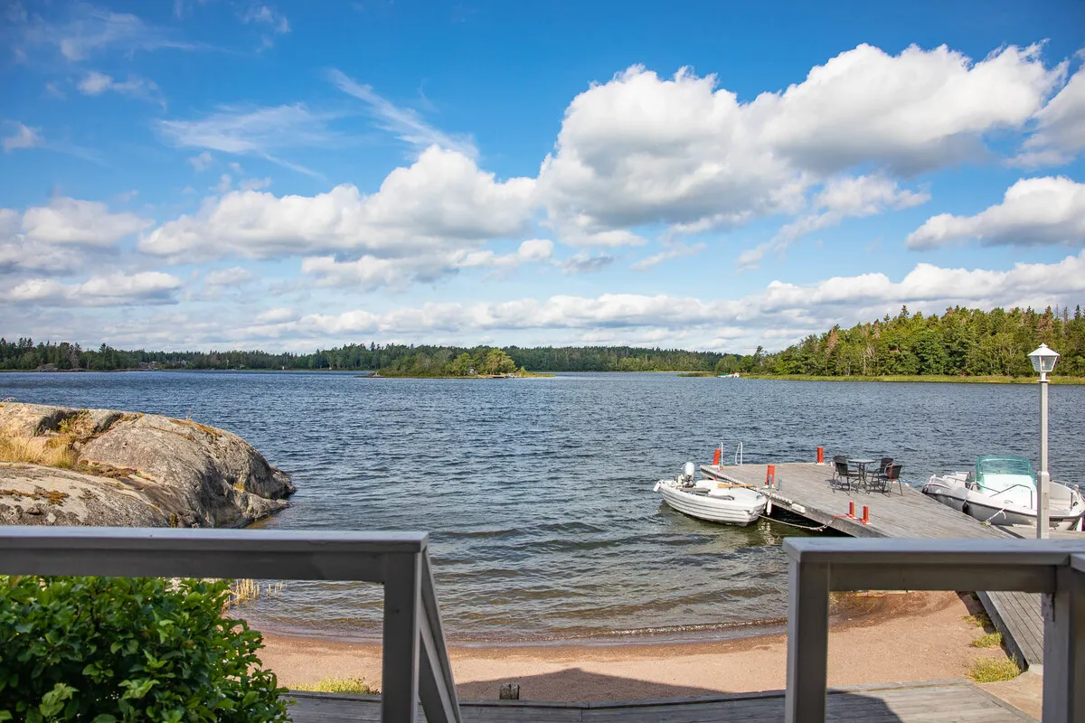 1960s Swedish Country House with Expansive Gardens and Lakeside Views - View image 26 of 39