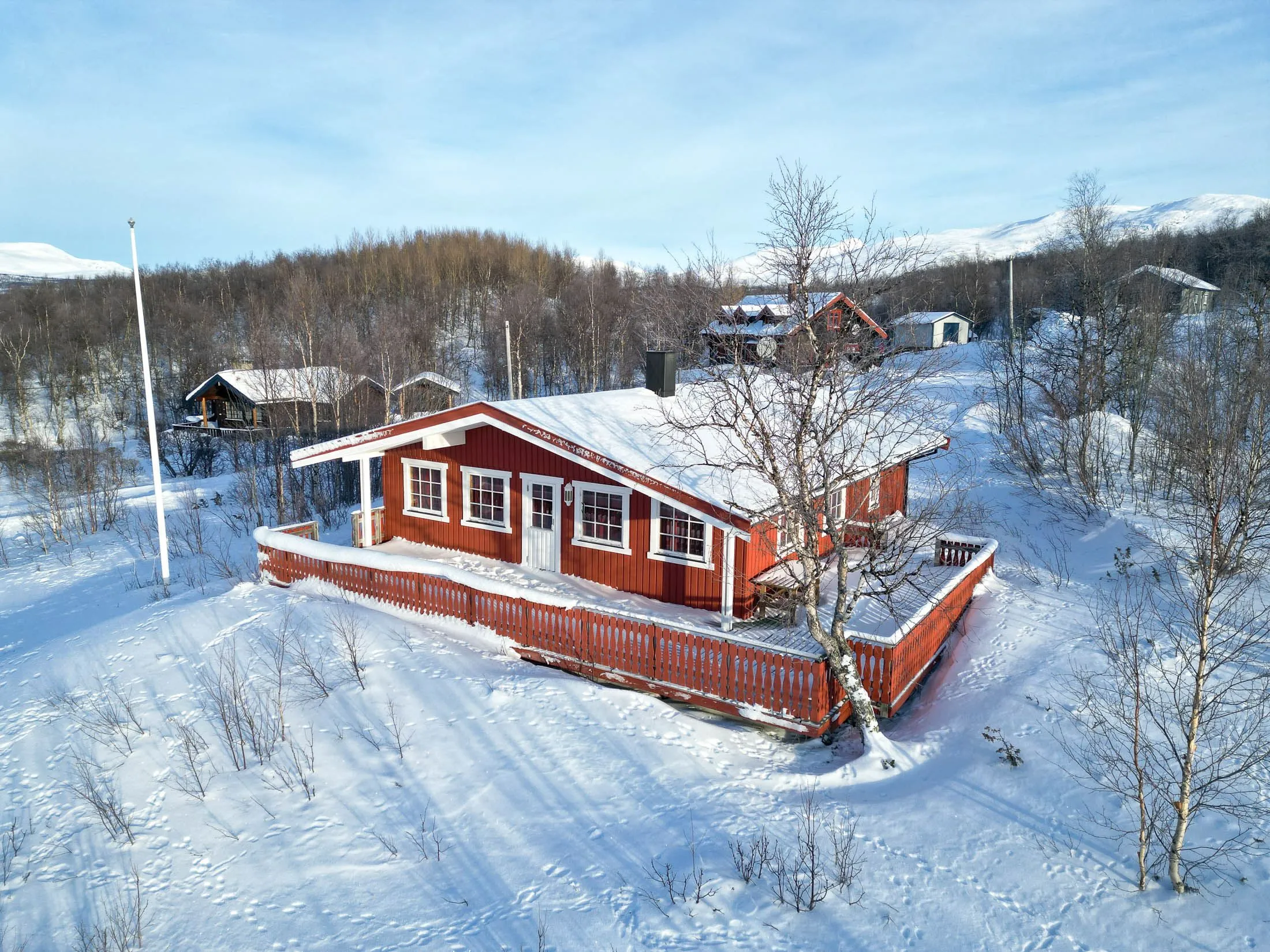 1980s Swedish Country House with Terrace and Expansive Lot in Överuman - Image 1