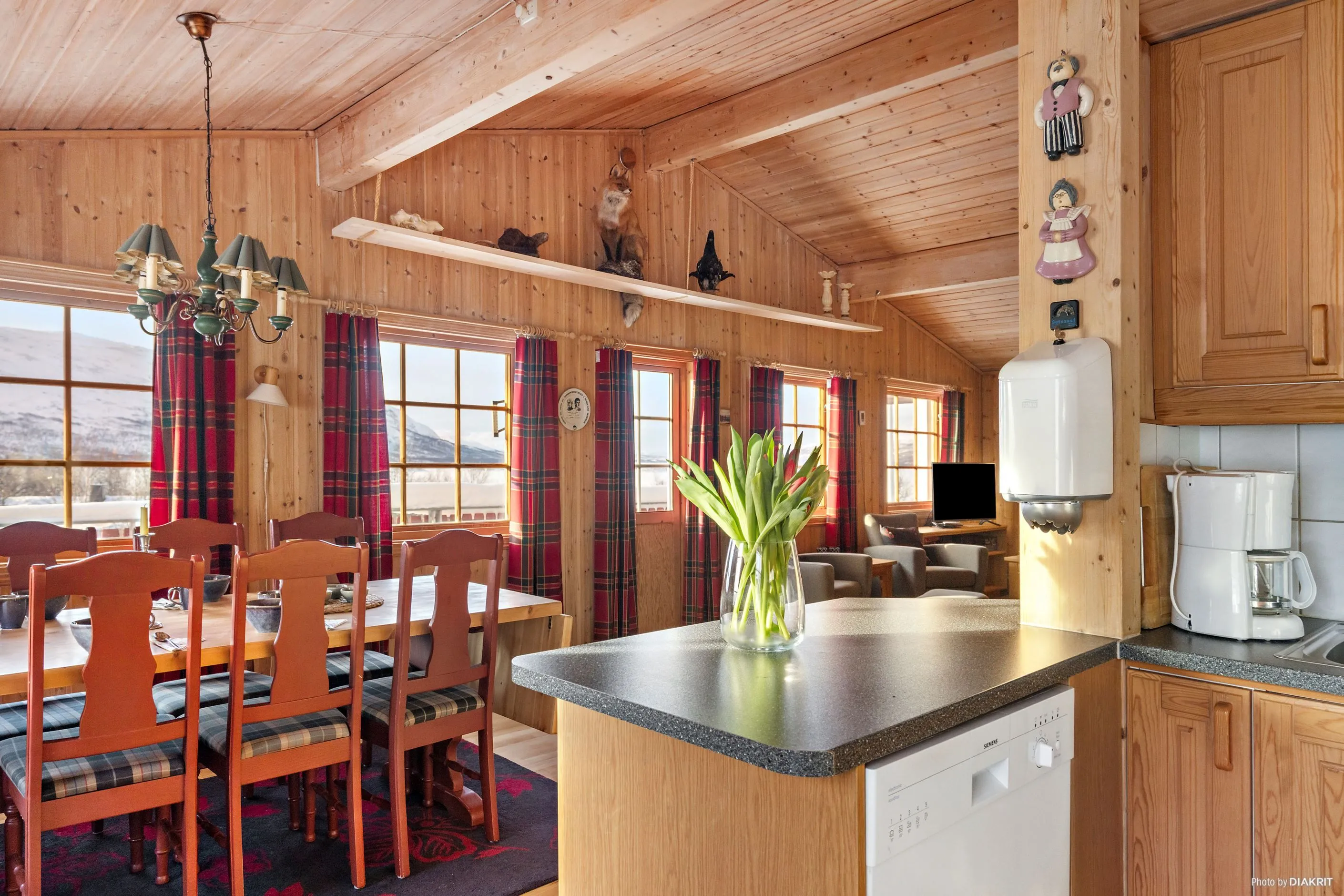 1980s Swedish Country House with Terrace and Expansive Lot in Överuman - Image 4