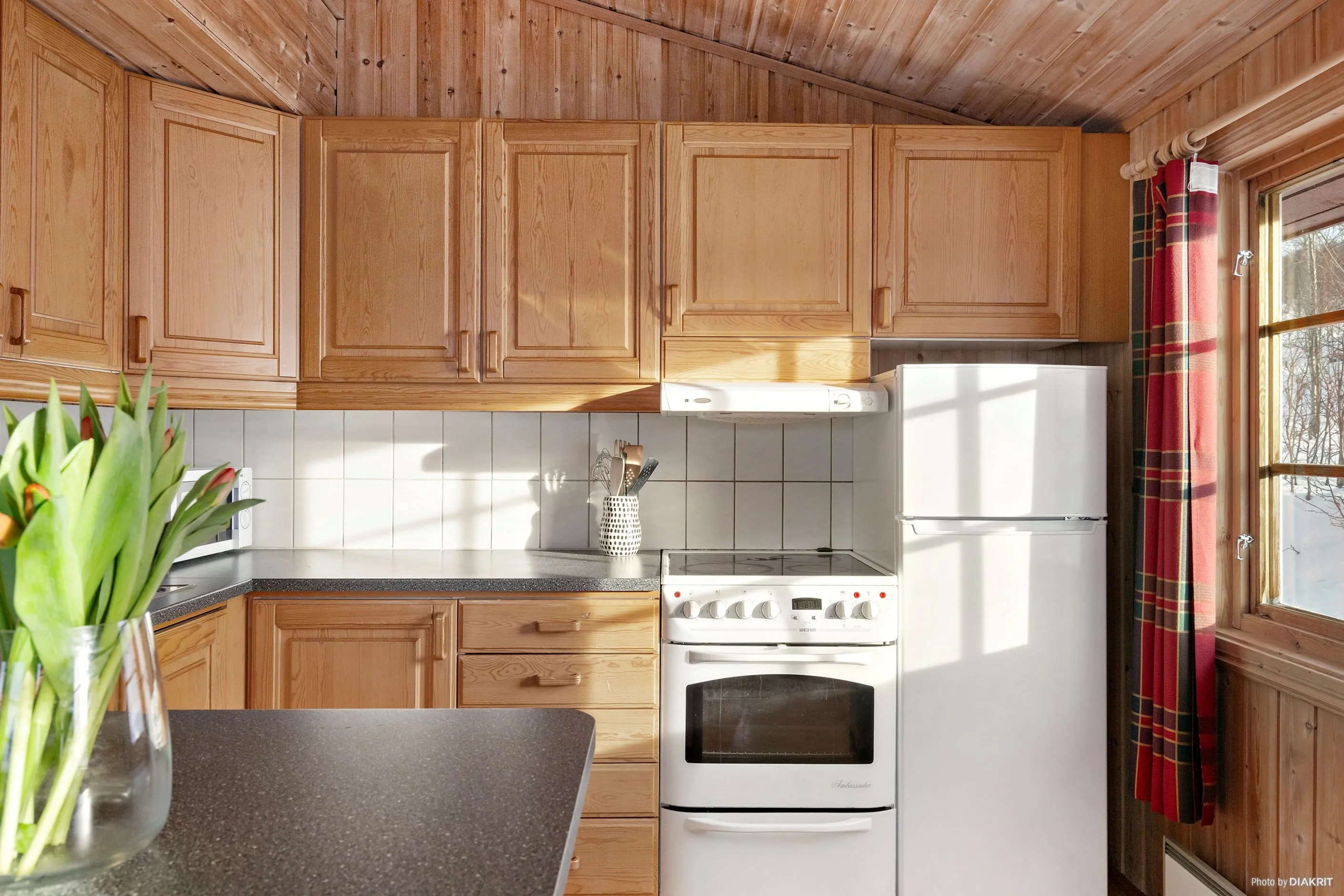 1980s Swedish Country House with Terrace and Expansive Lot in Överuman - Image 5