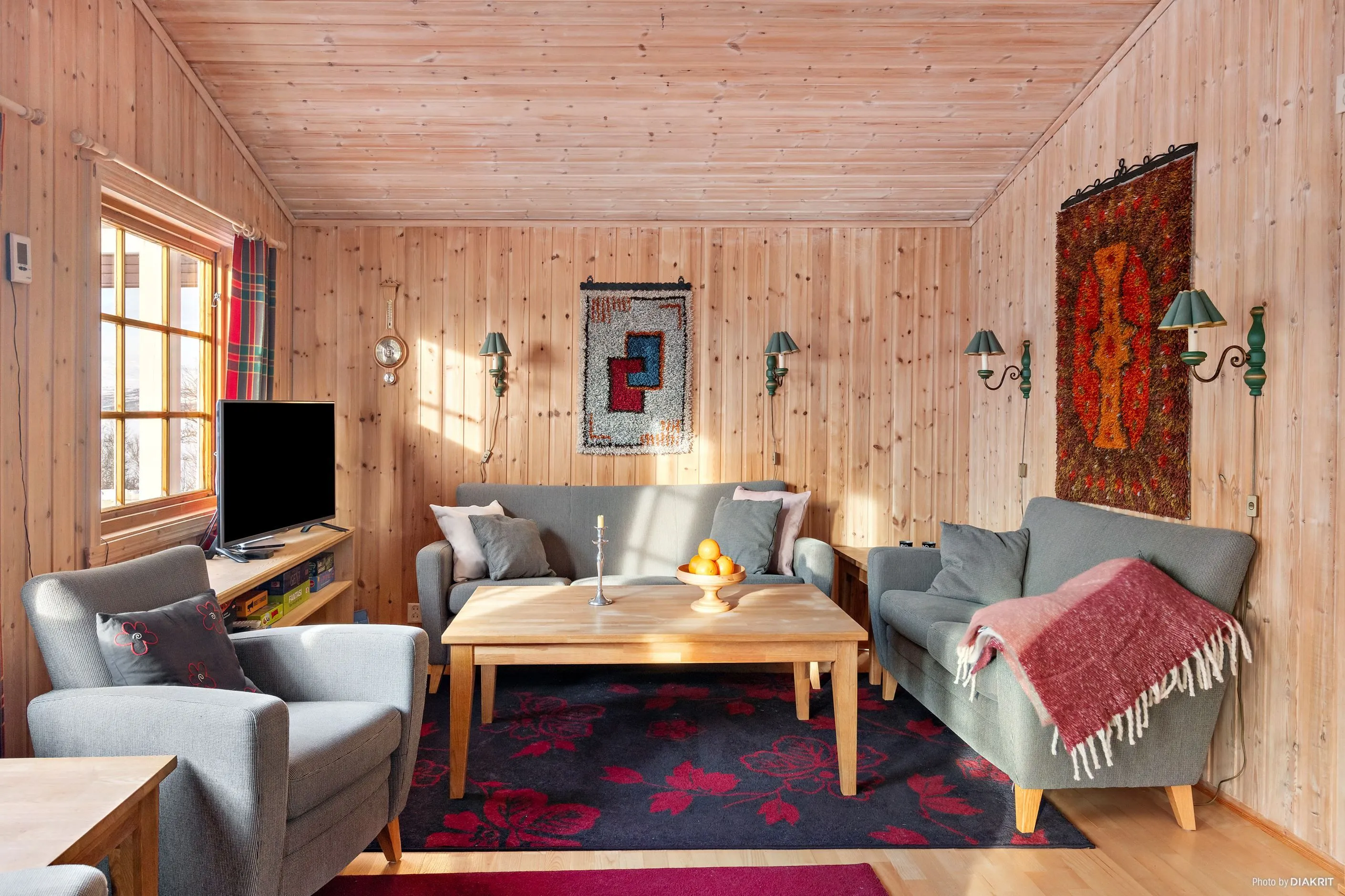 1980s Swedish Country House with Terrace and Expansive Lot in Överuman - View image 8 of 33