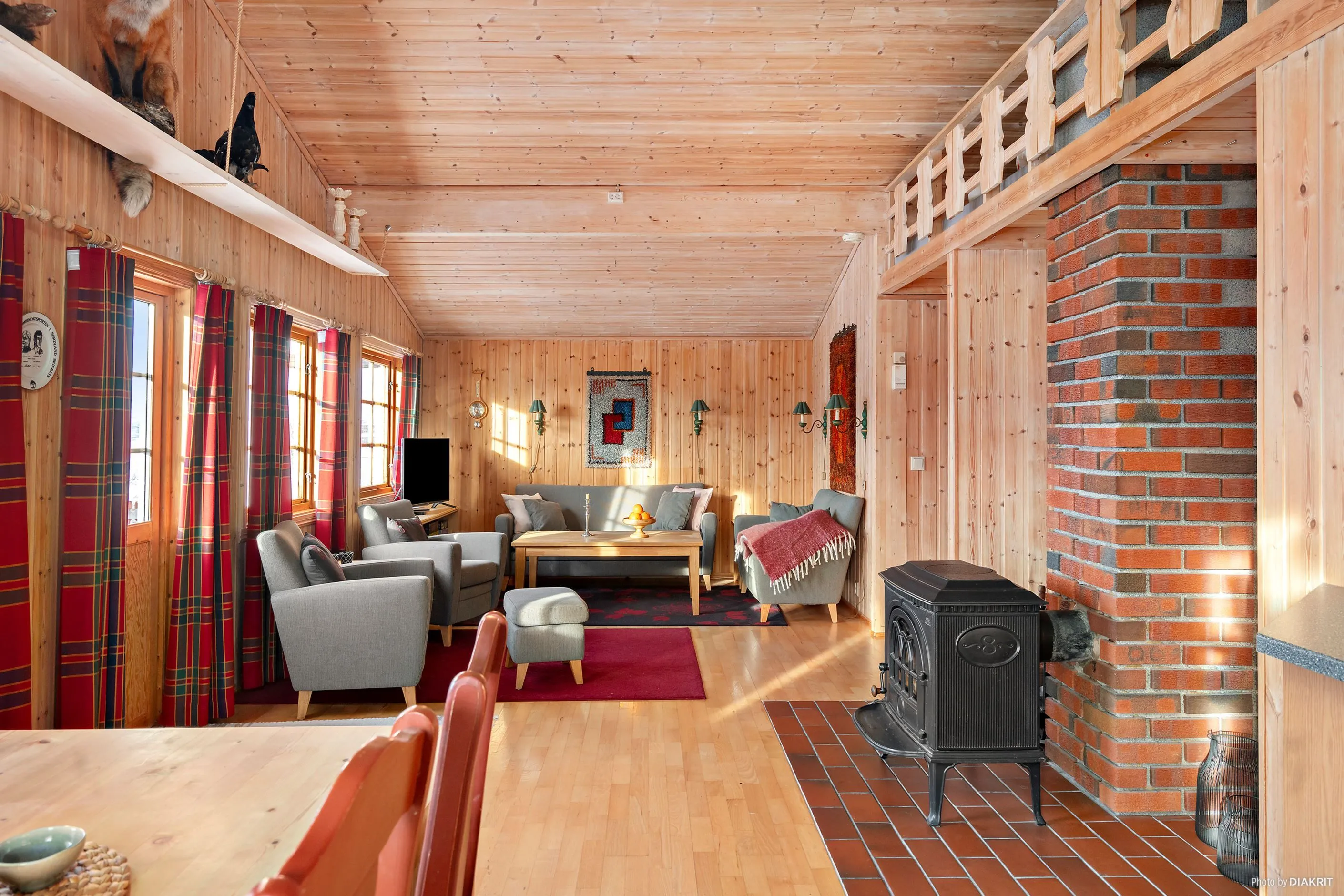 1980s Swedish Country House with Terrace and Expansive Lot in Överuman - View image 14 of 33