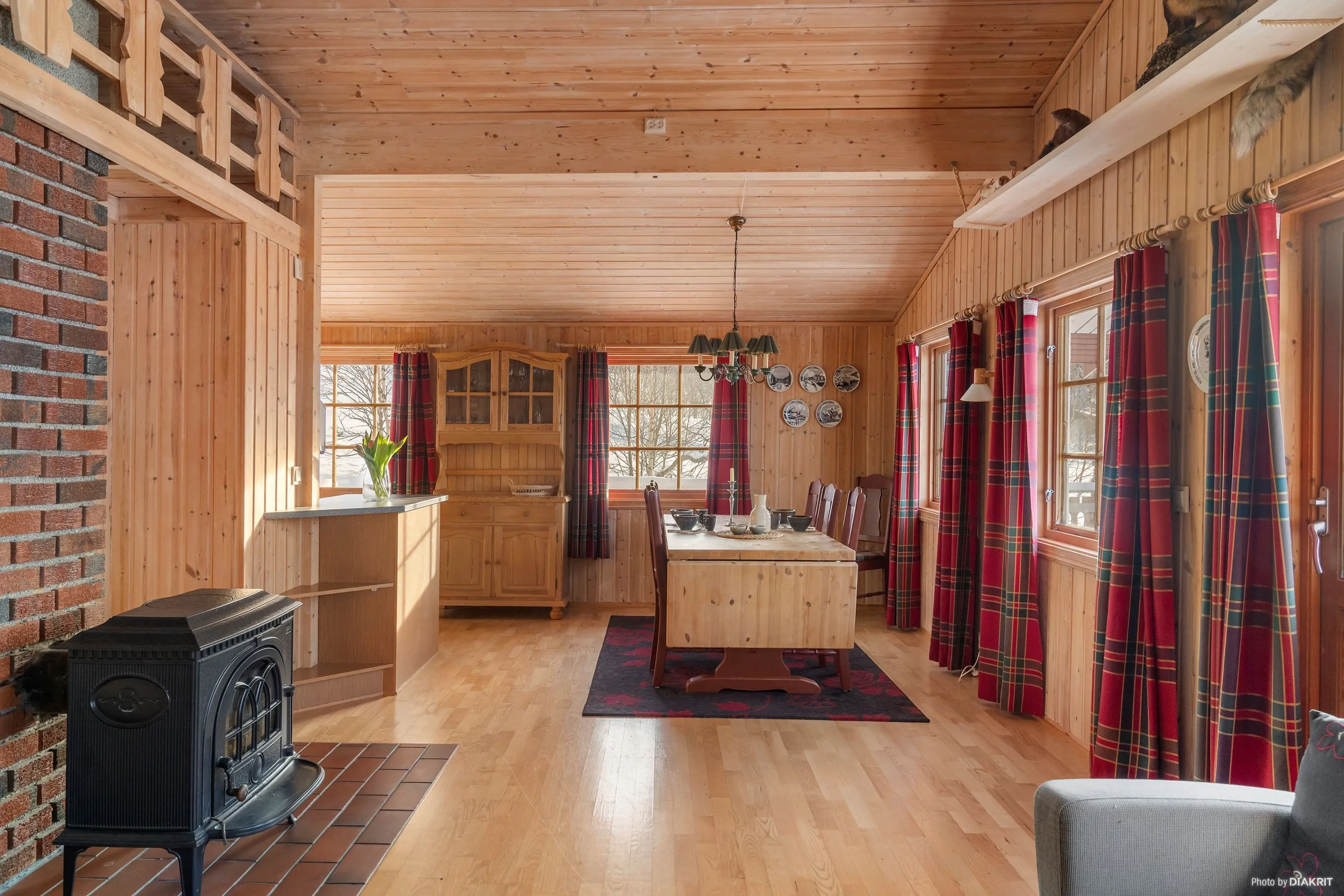 1980s Swedish Country House with Terrace and Expansive Lot in Överuman - View image 17 of 33