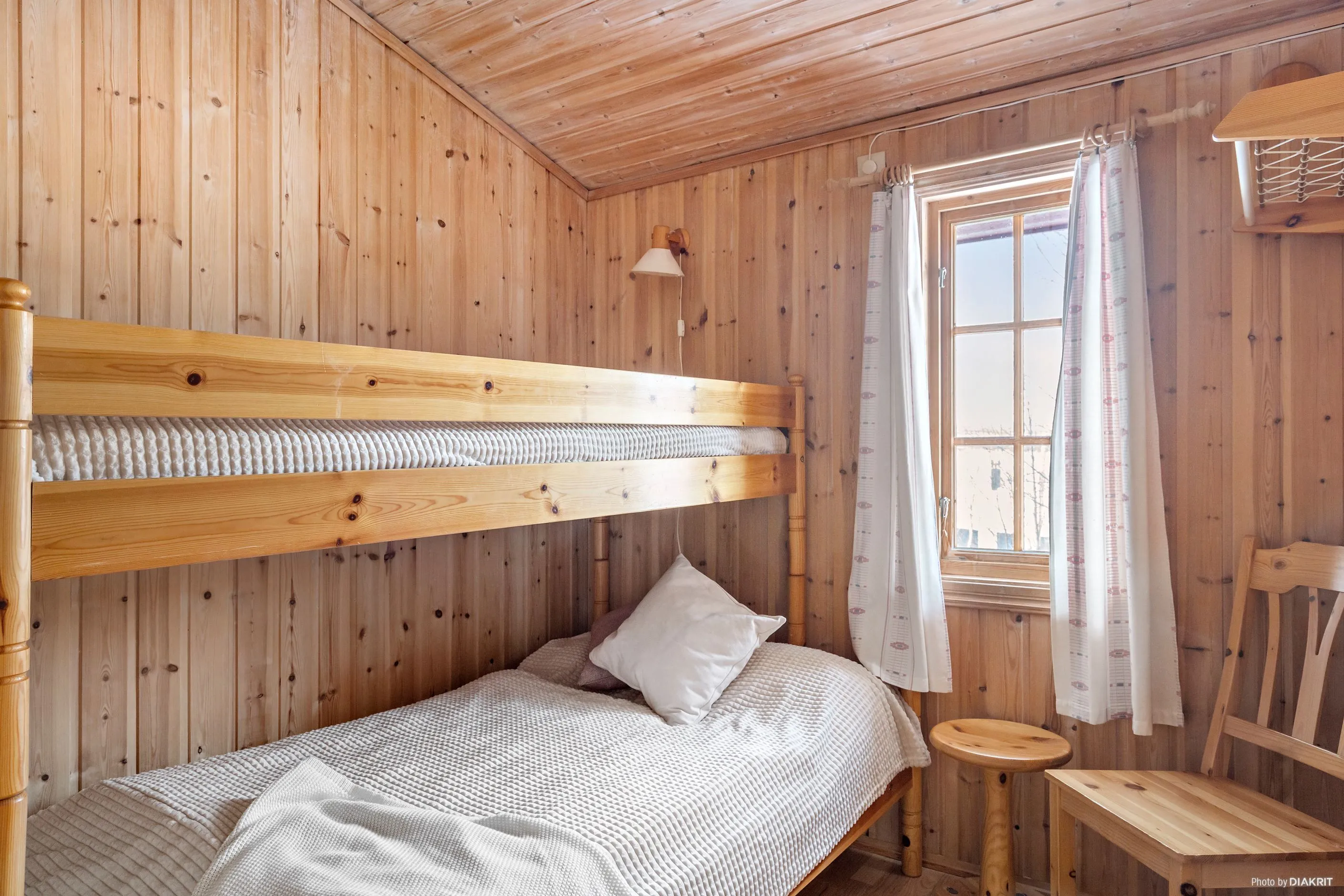 1980s Swedish Country House with Terrace and Expansive Lot in Överuman - View image 18 of 33