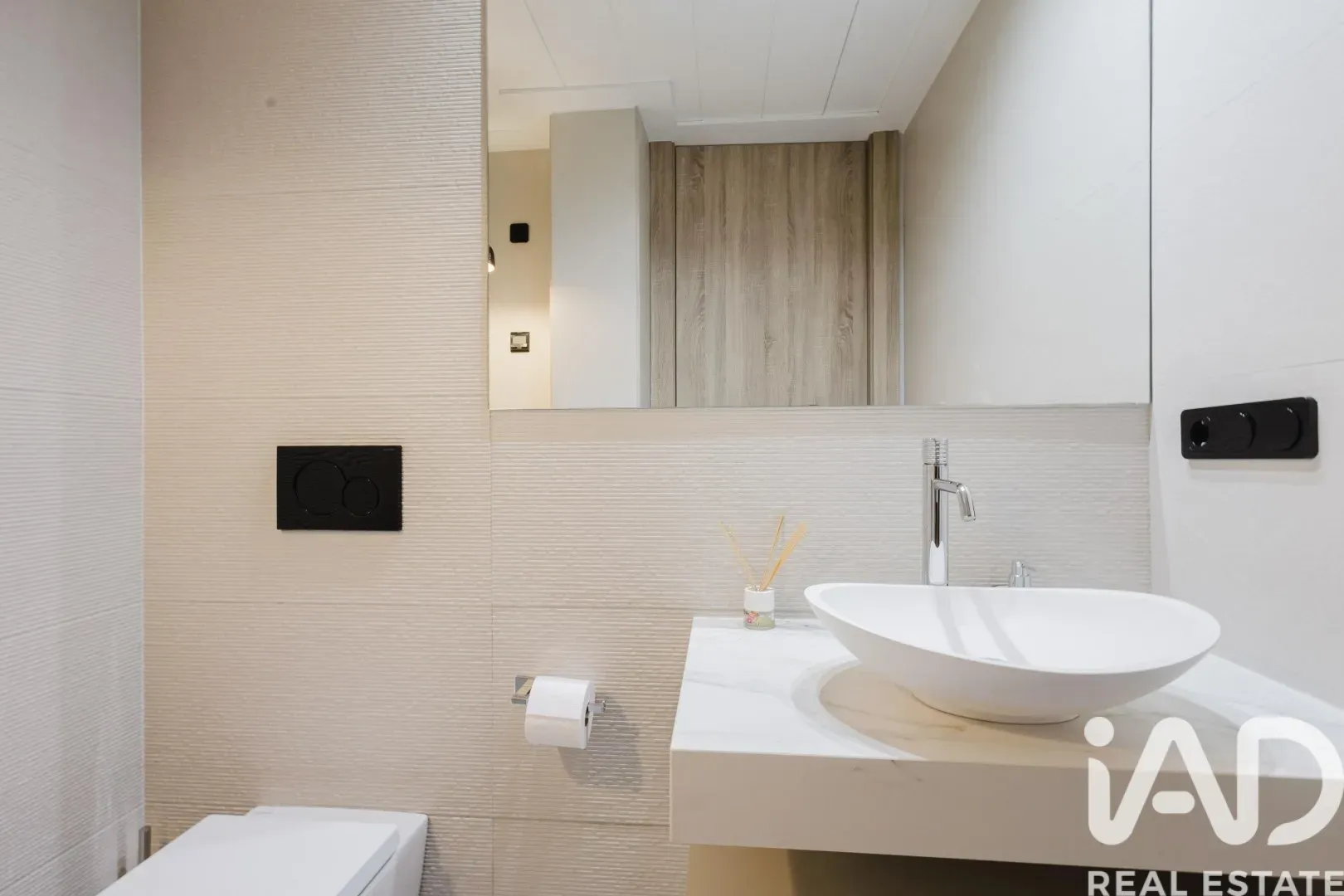 Modern 4-Bed Villa with Pool in Prestigious La Finca Golf, Algorfa - View image 13 of 30