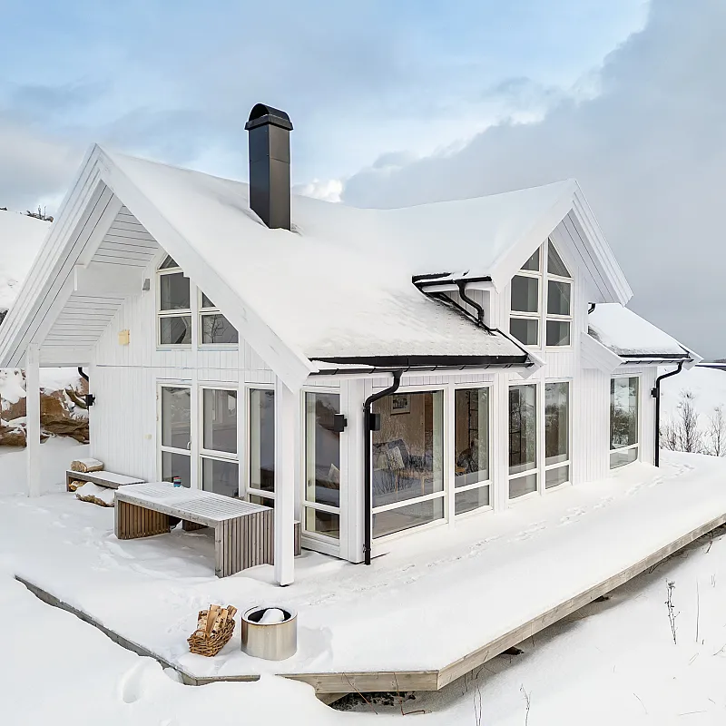 Modern 4-Bedroom Cabin with Expansive Terrace in Lødingen