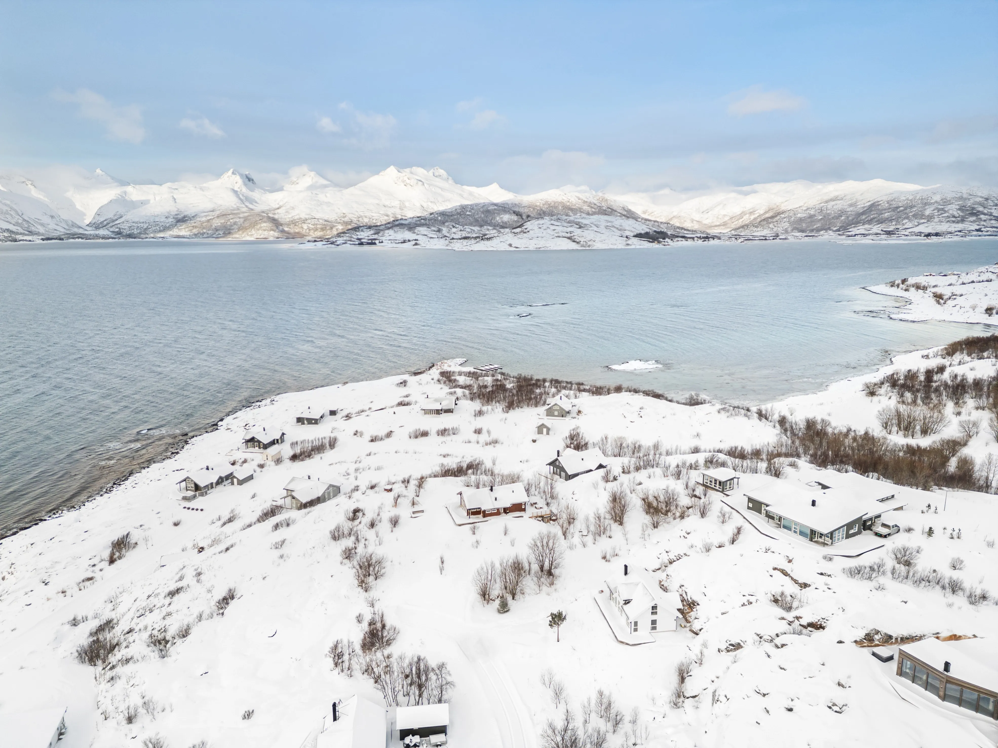 Modern 4-Bedroom Cabin with Expansive Terrace in Lødingen - Image 2