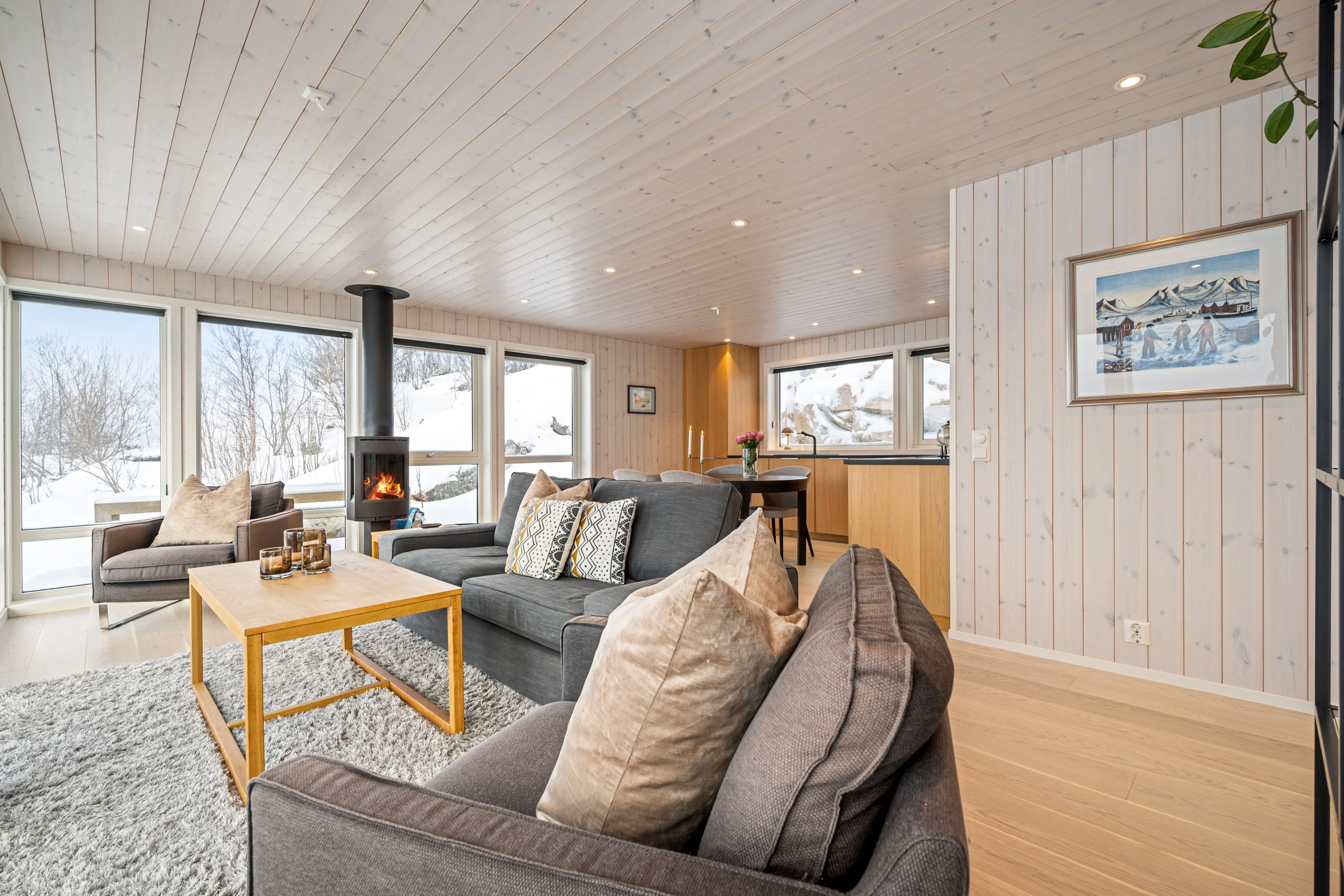 Modern 4-Bedroom Cabin with Expansive Terrace in Lødingen - View image 8 of 46