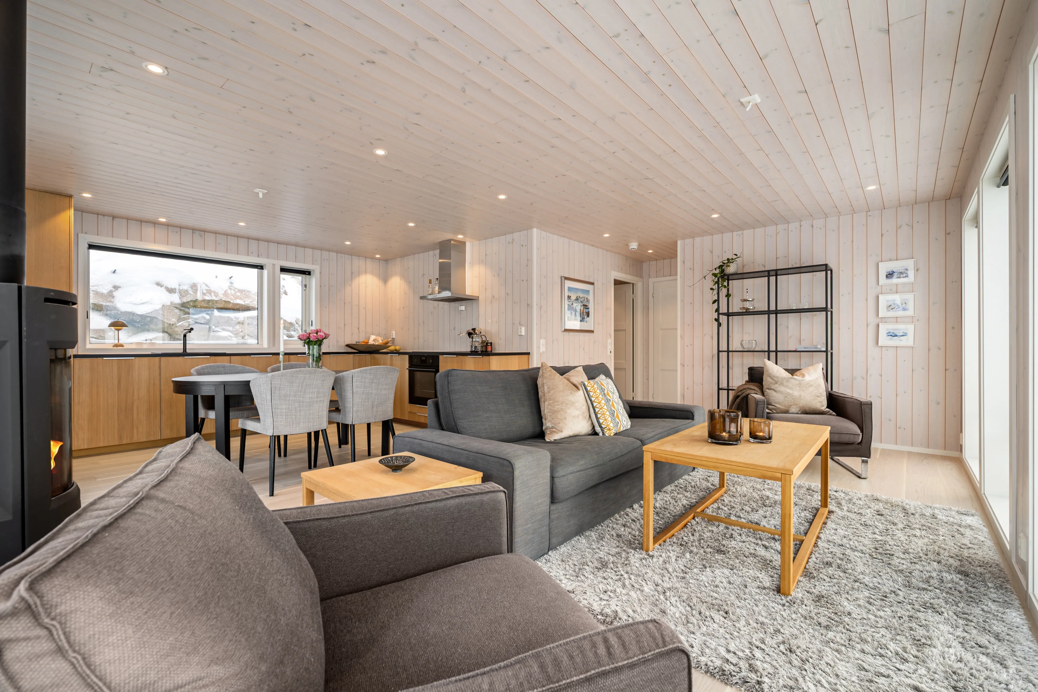 Modern 4-Bedroom Cabin with Expansive Terrace in Lødingen - View image 10 of 46
