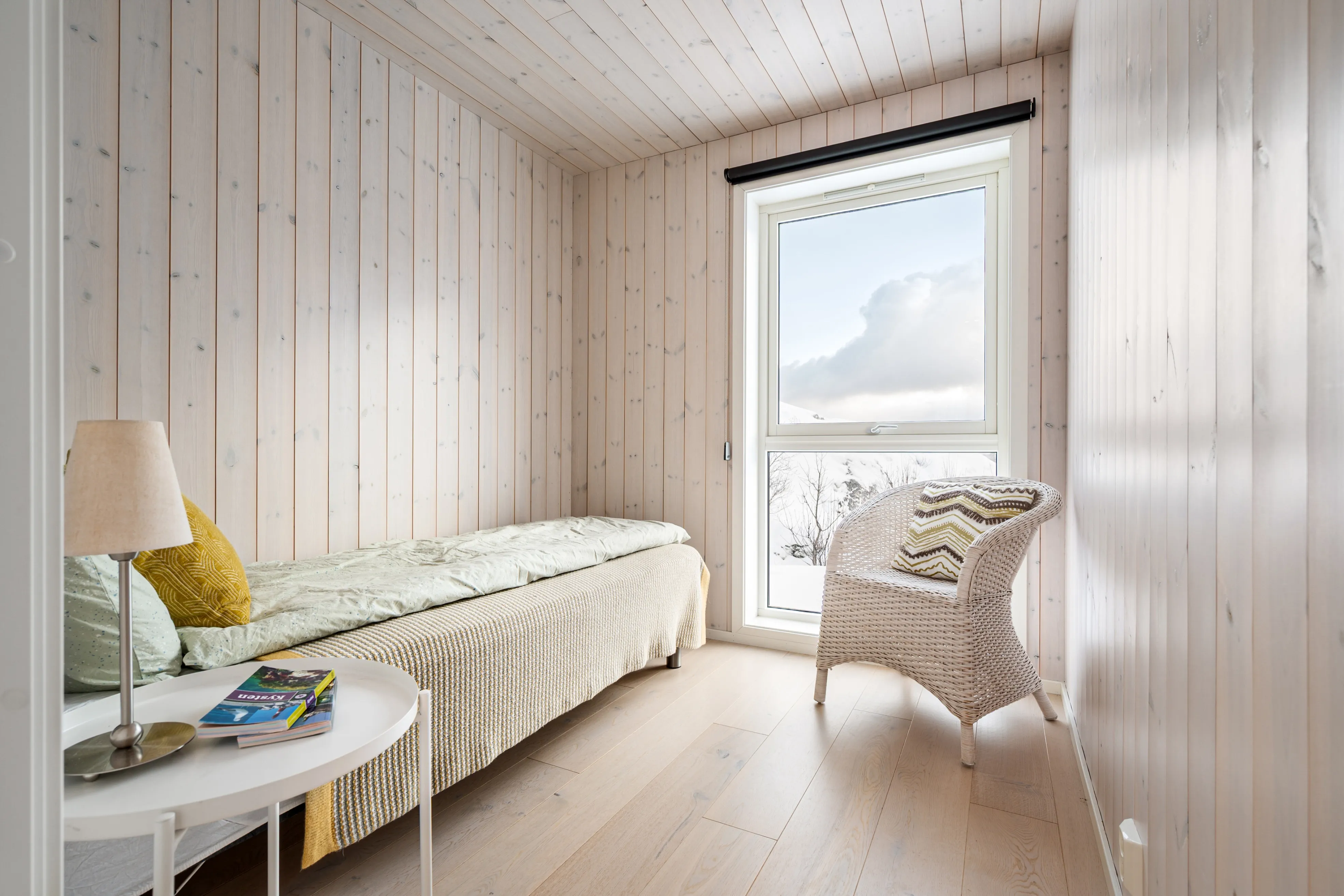 Modern 4-Bedroom Cabin with Expansive Terrace in Lødingen - View image 21 of 46