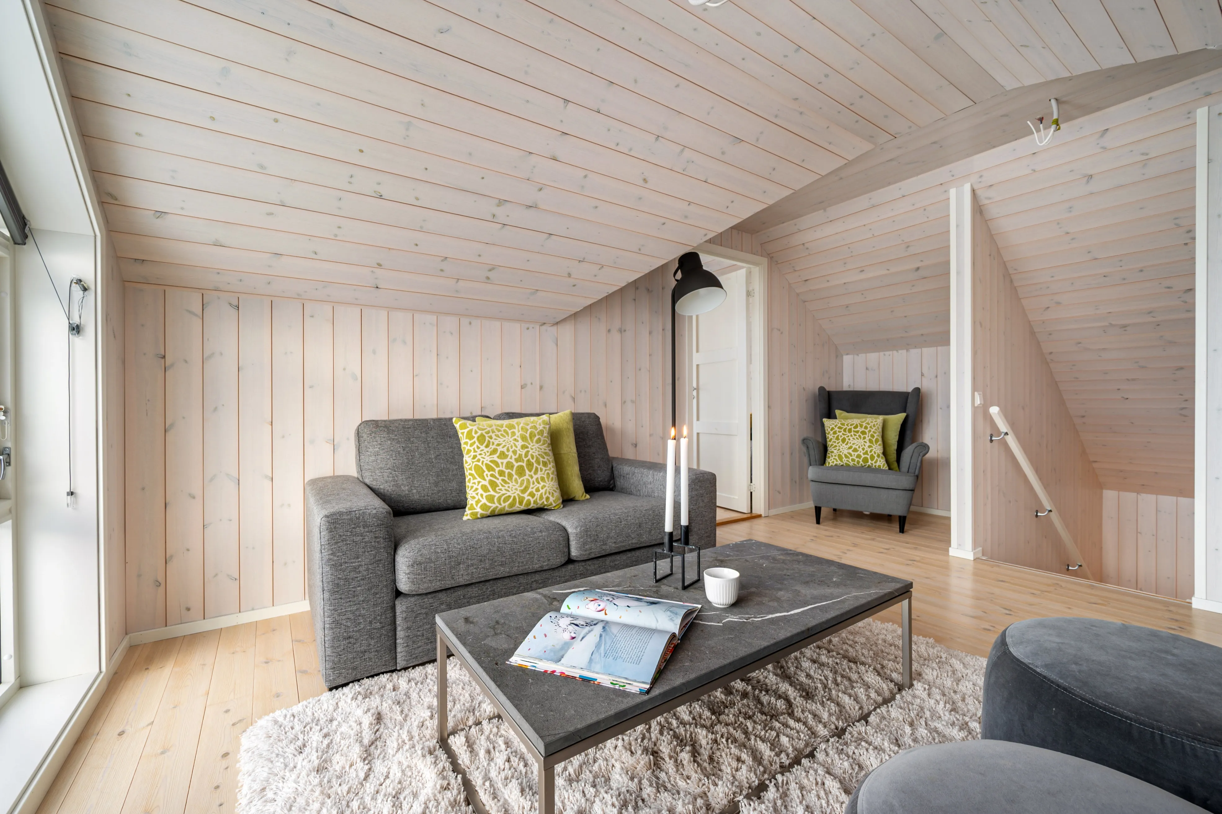Modern 4-Bedroom Cabin with Expansive Terrace in Lødingen - View image 23 of 46