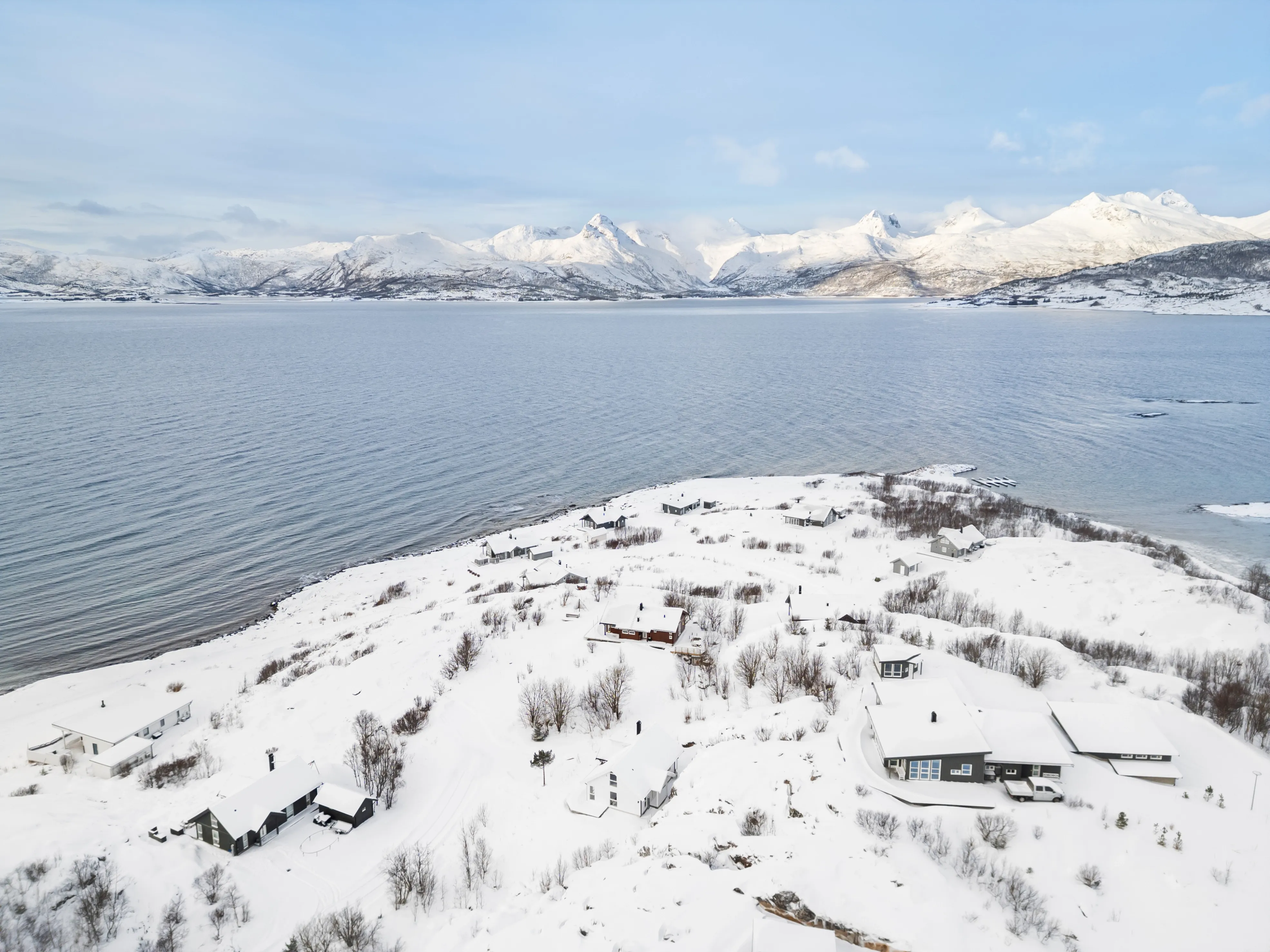 Modern 4-Bedroom Cabin with Expansive Terrace in Lødingen - View image 35 of 46