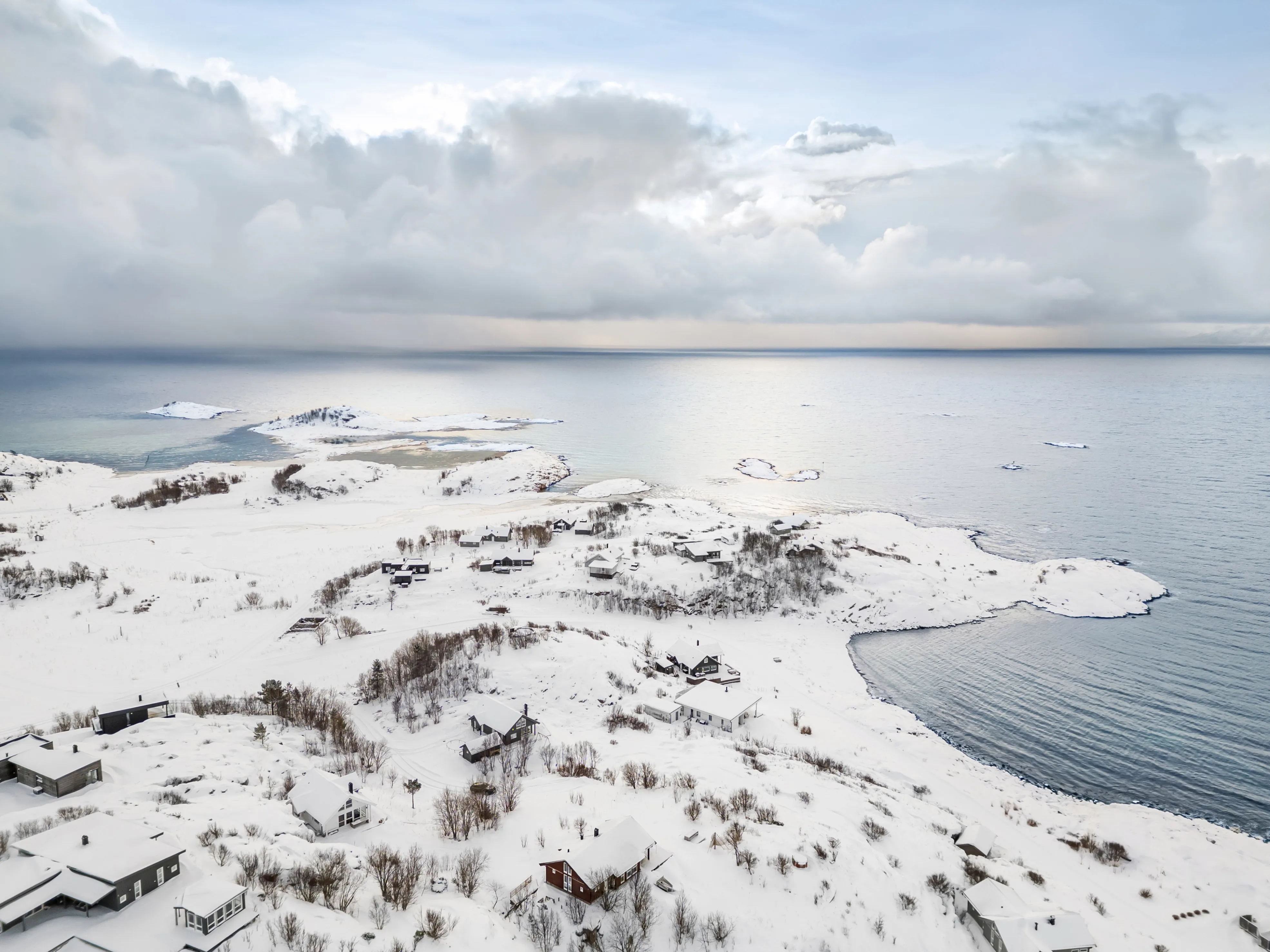 Modern 4-Bedroom Cabin with Expansive Terrace in Lødingen - View image 37 of 46