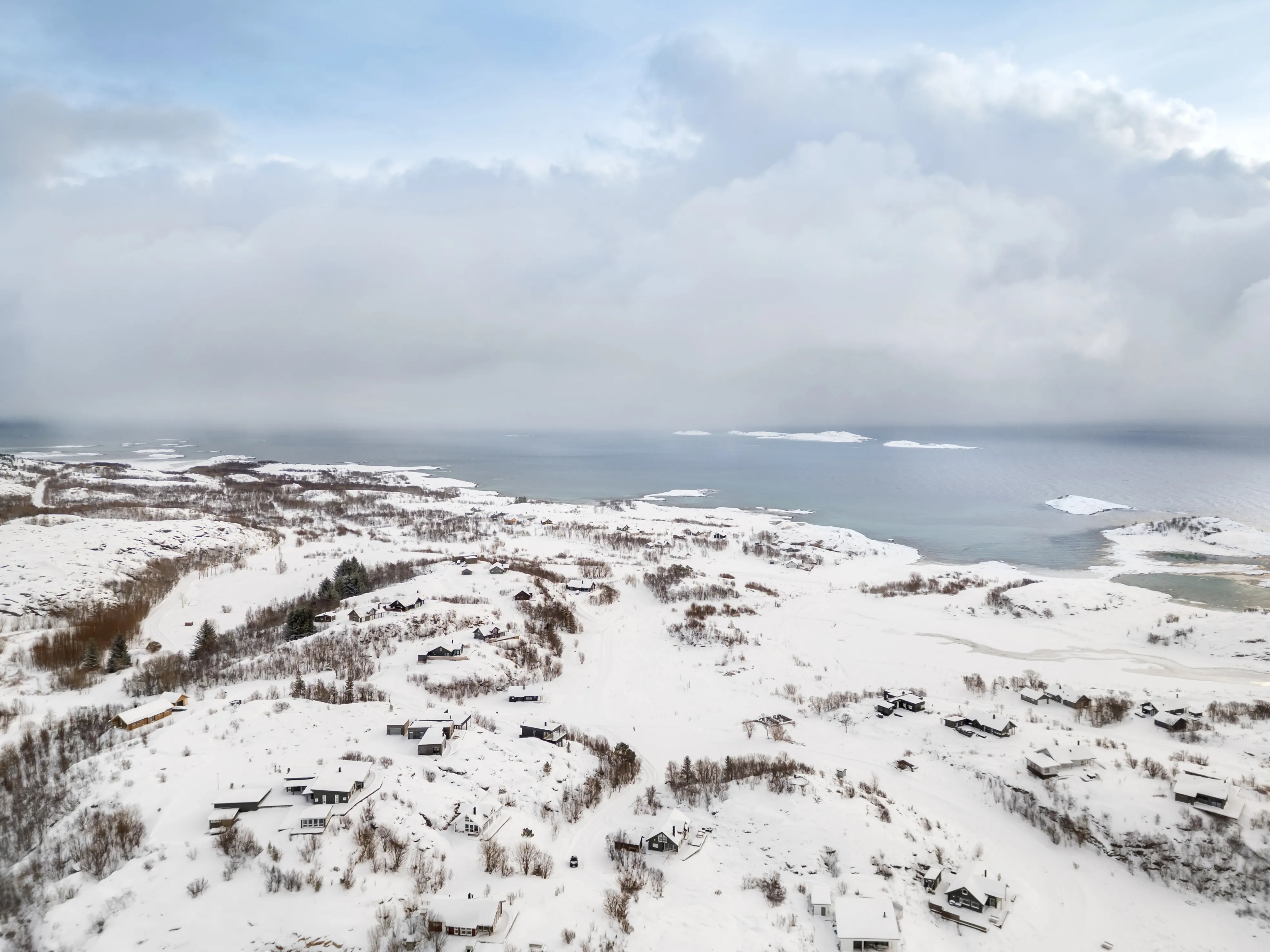 Modern 4-Bedroom Cabin with Expansive Terrace in Lødingen - View image 38 of 46