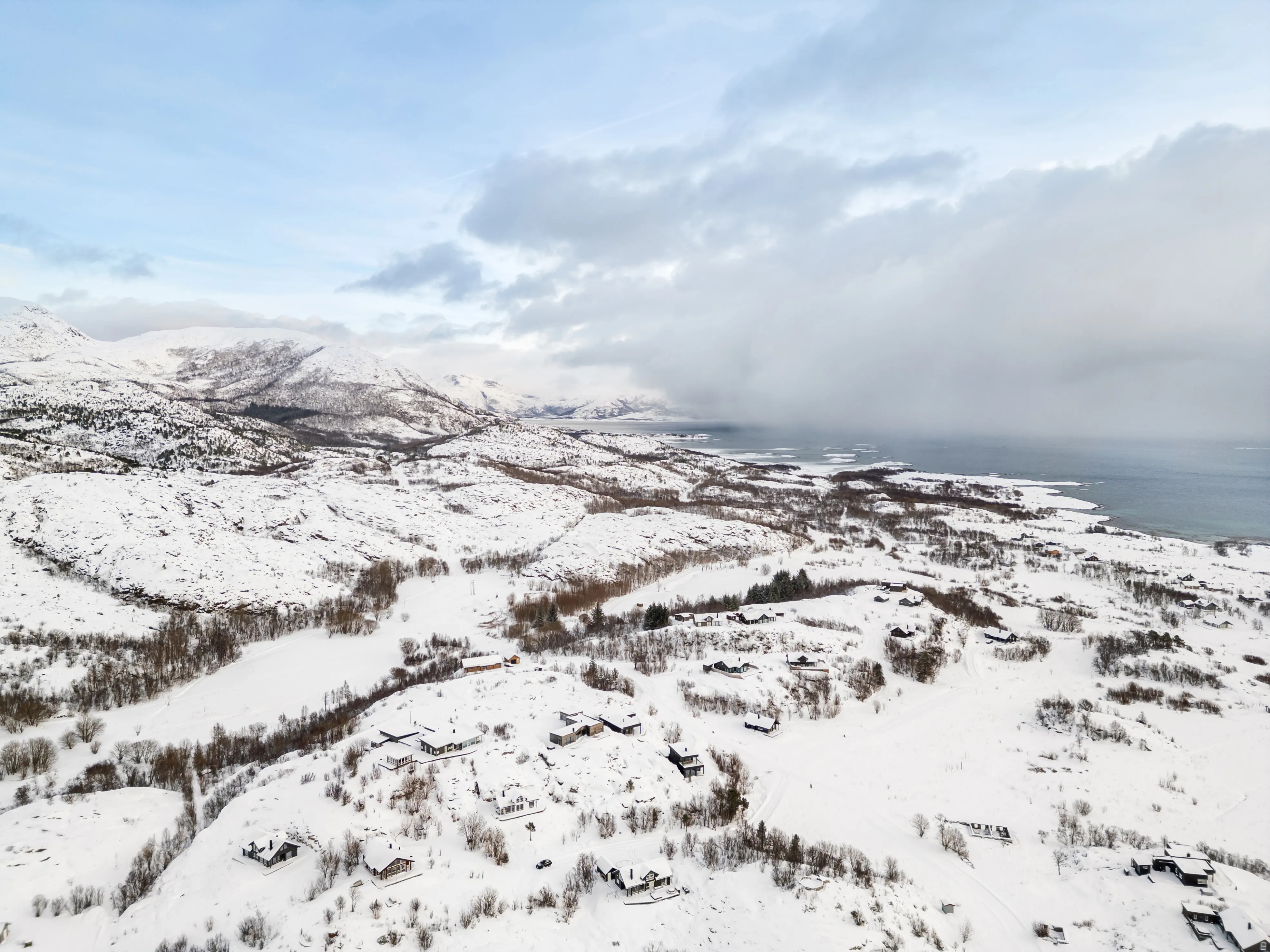 Modern 4-Bedroom Cabin with Expansive Terrace in Lødingen - View image 39 of 46