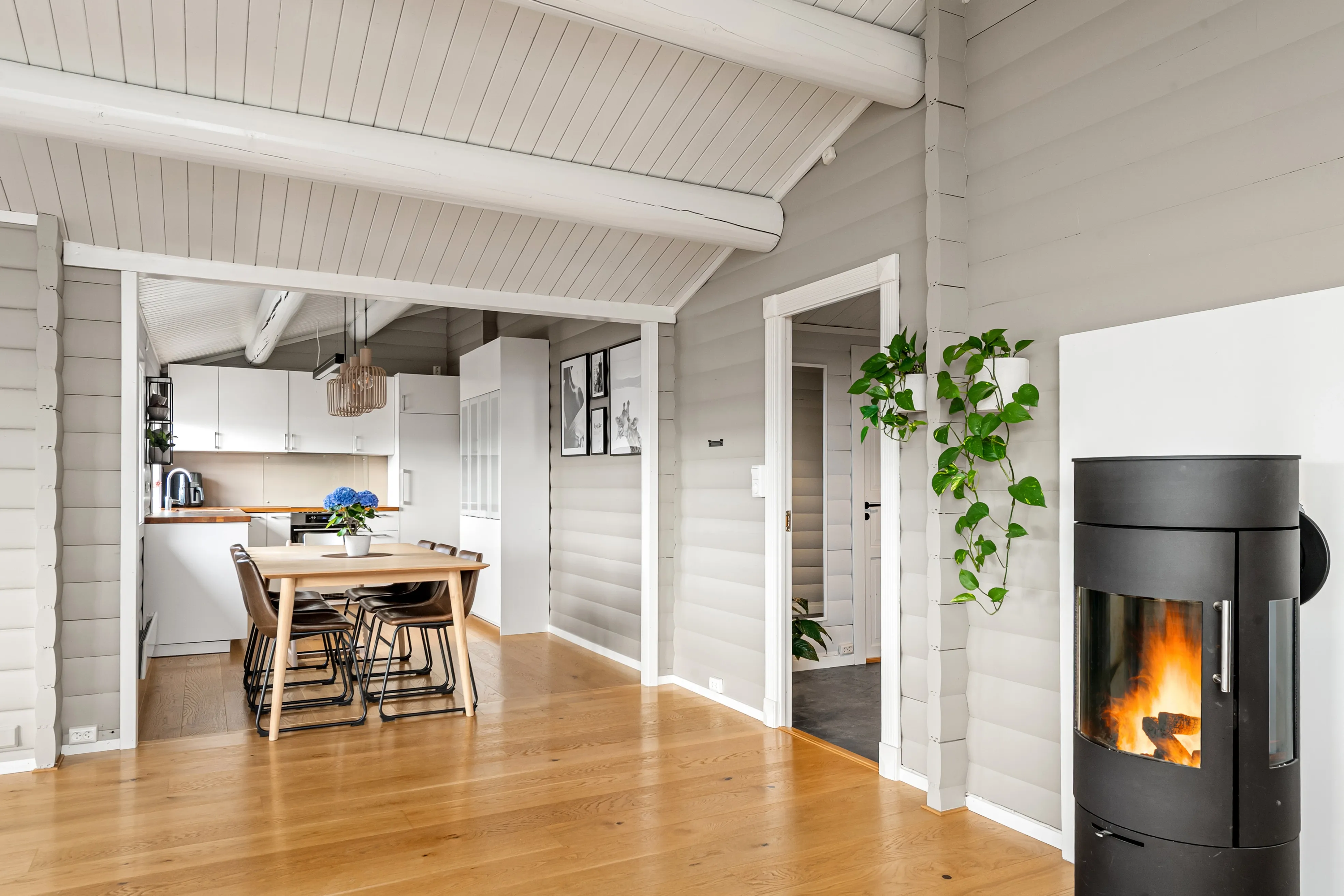 1990s Family House in Midsund with Expansive Terrace and Garden - View image 7 of 42