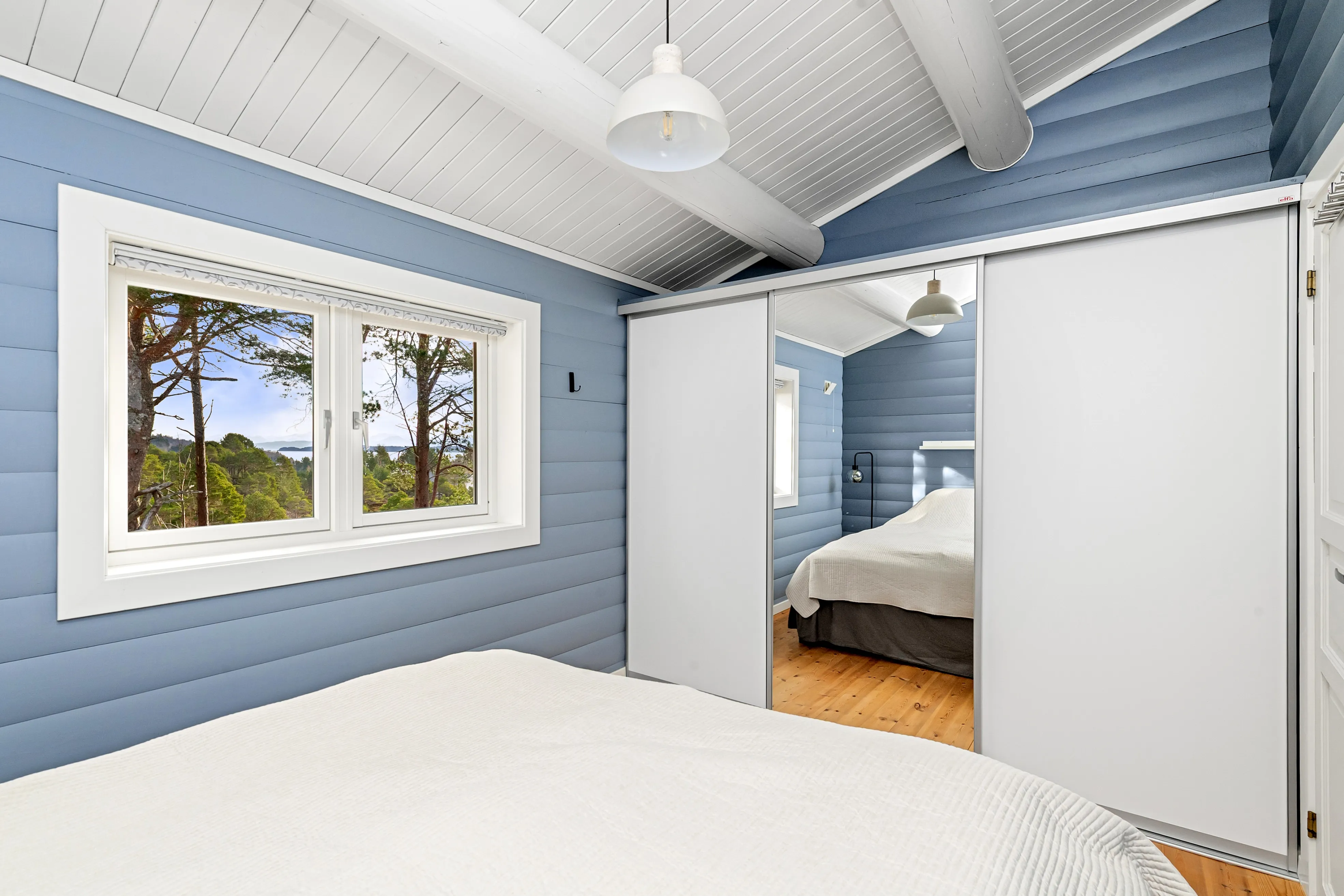 1990s Family House in Midsund with Expansive Terrace and Garden - View image 14 of 42