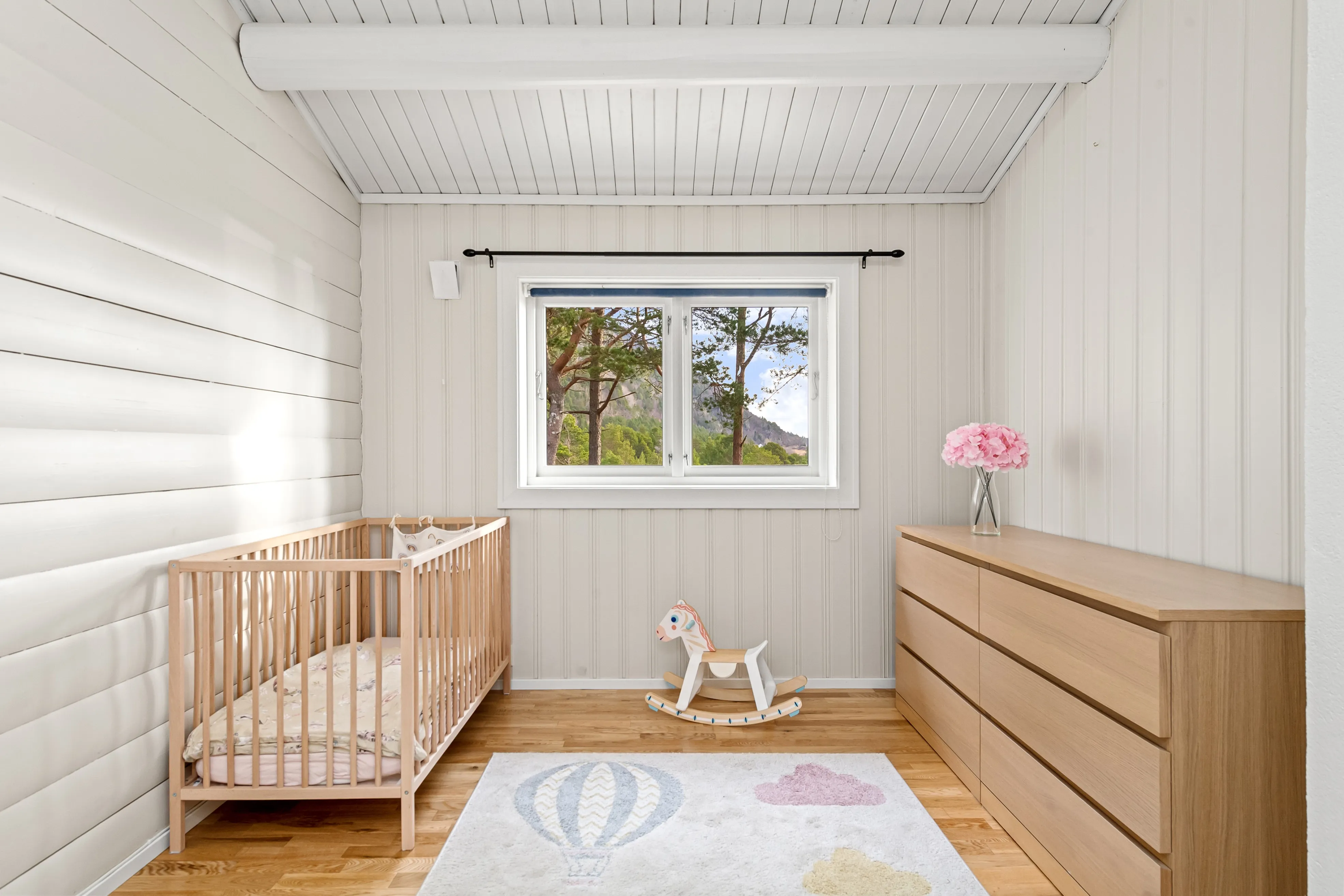 1990s Family House in Midsund with Expansive Terrace and Garden - View image 16 of 42