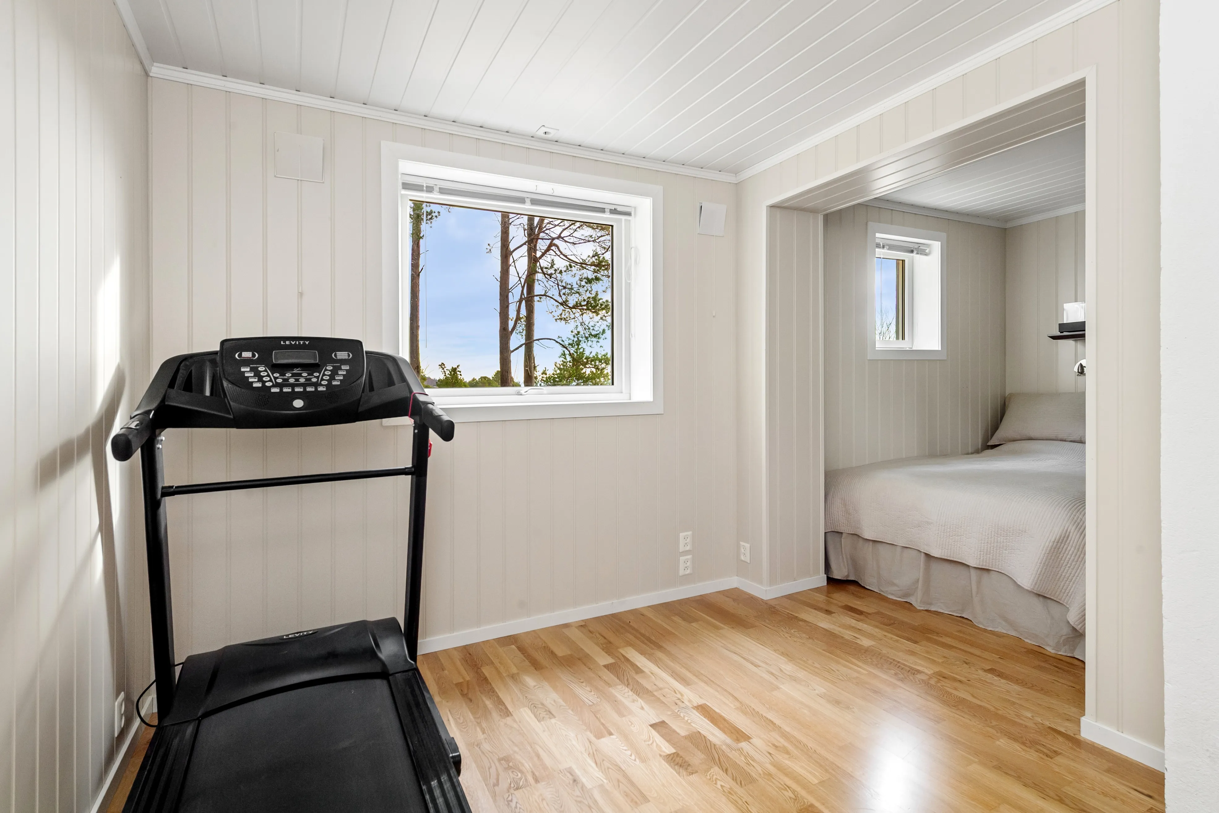 1990s Family House in Midsund with Expansive Terrace and Garden - View image 22 of 42