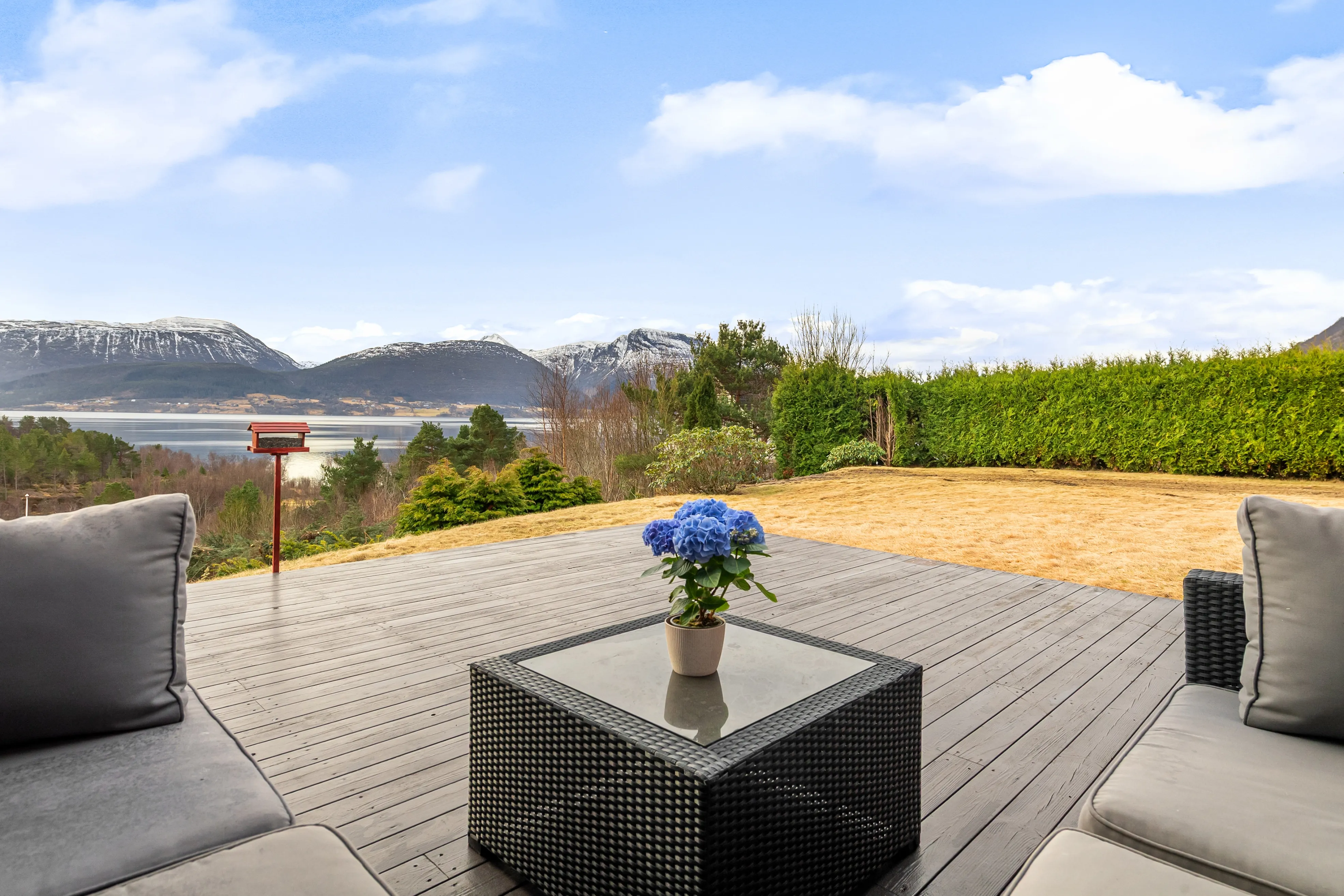 1990s Family House in Midsund with Expansive Terrace and Garden - View image 26 of 42