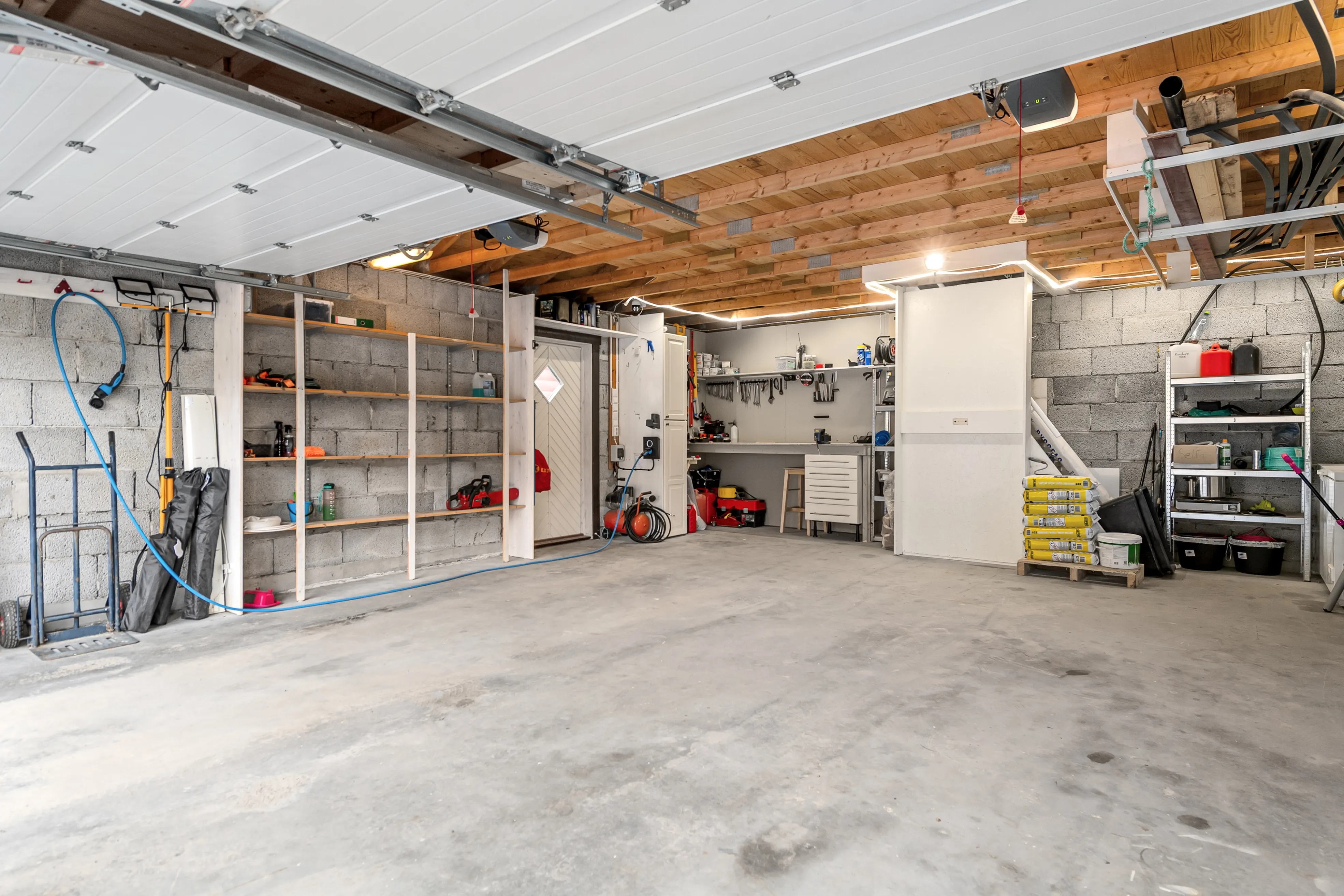 1990s Family House in Midsund with Expansive Terrace and Garden - View image 29 of 42