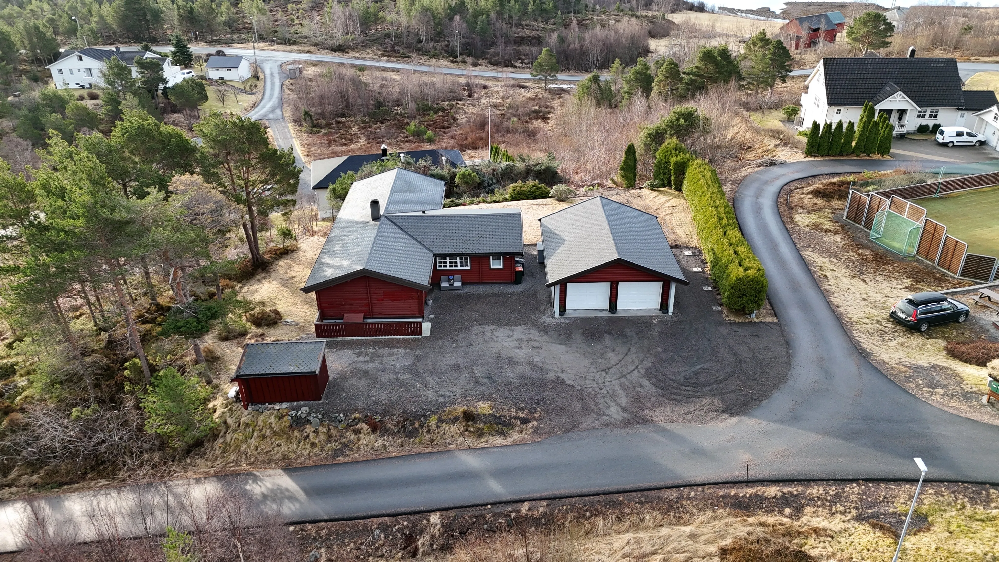 1990s Family House in Midsund with Expansive Terrace and Garden - View image 30 of 42