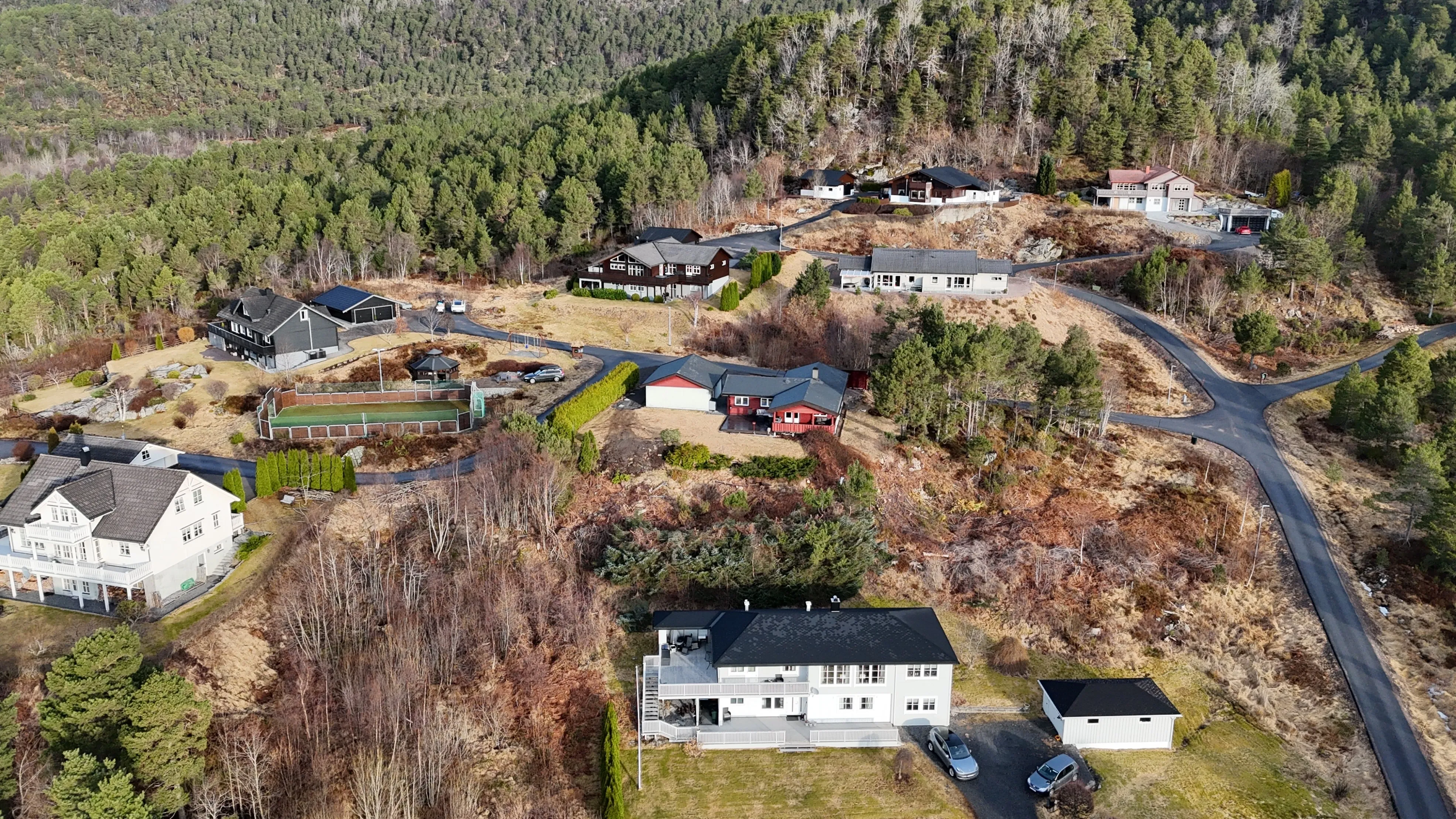 1990s Family House in Midsund with Expansive Terrace and Garden - View image 32 of 42