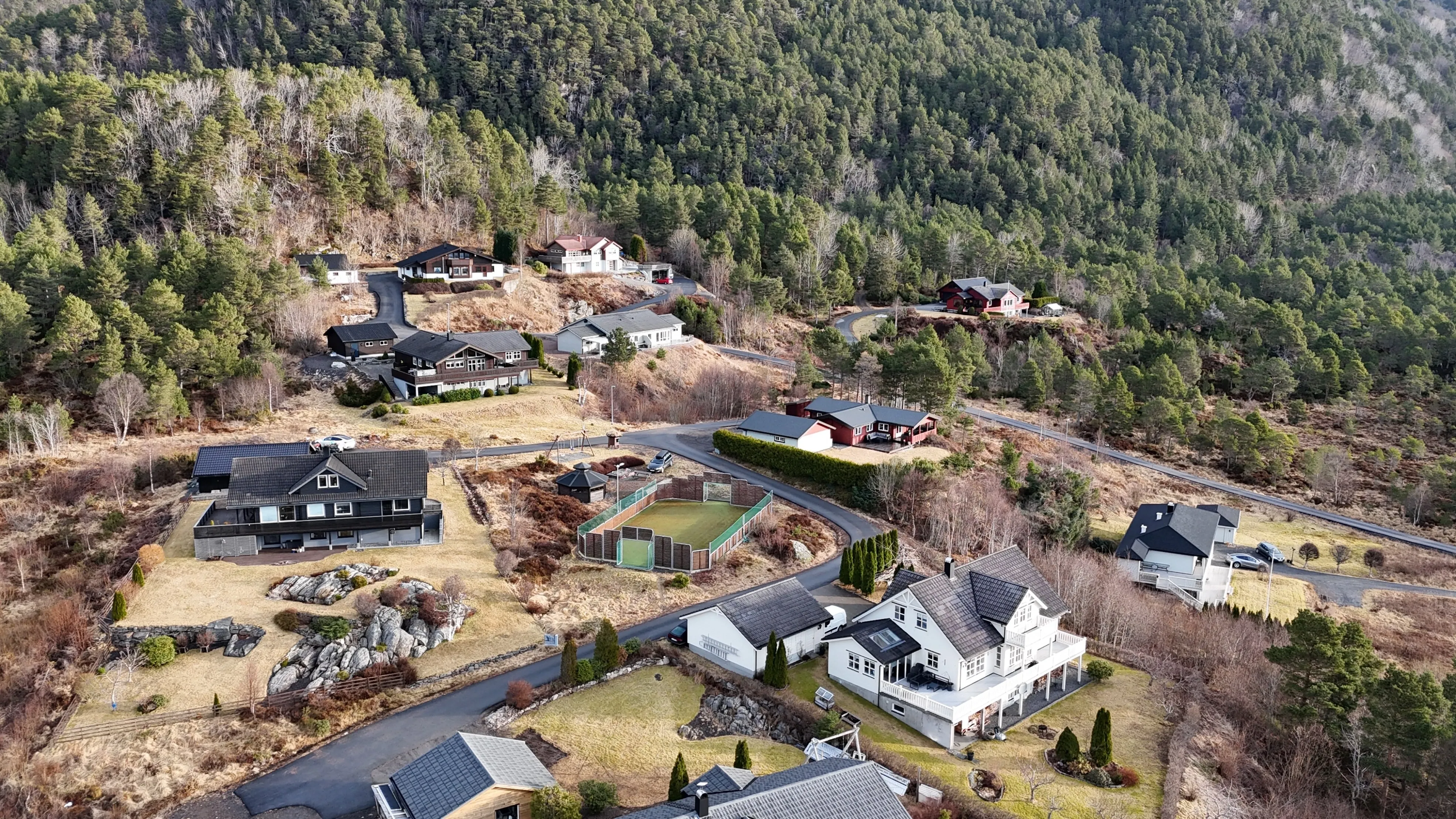 1990s Family House in Midsund with Expansive Terrace and Garden - View image 33 of 42