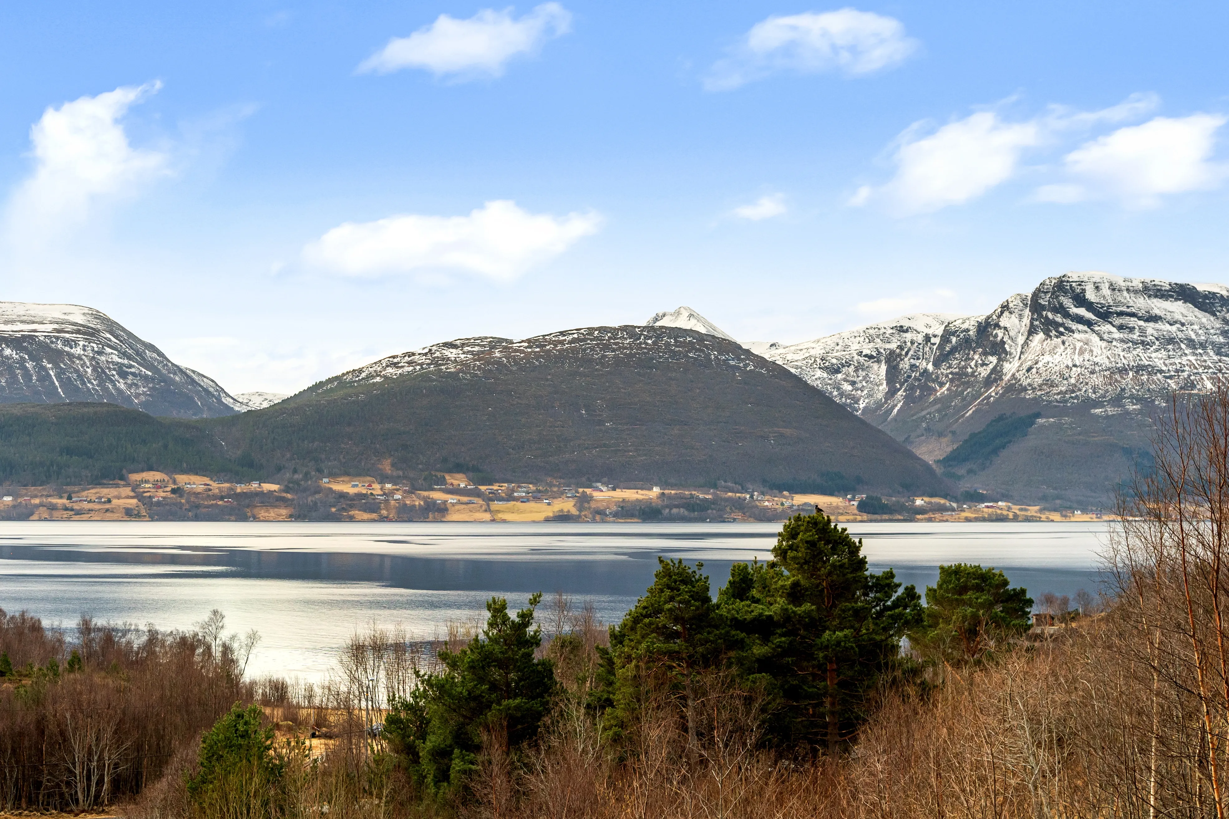 1990s Family House in Midsund with Expansive Terrace and Garden - View image 37 of 42