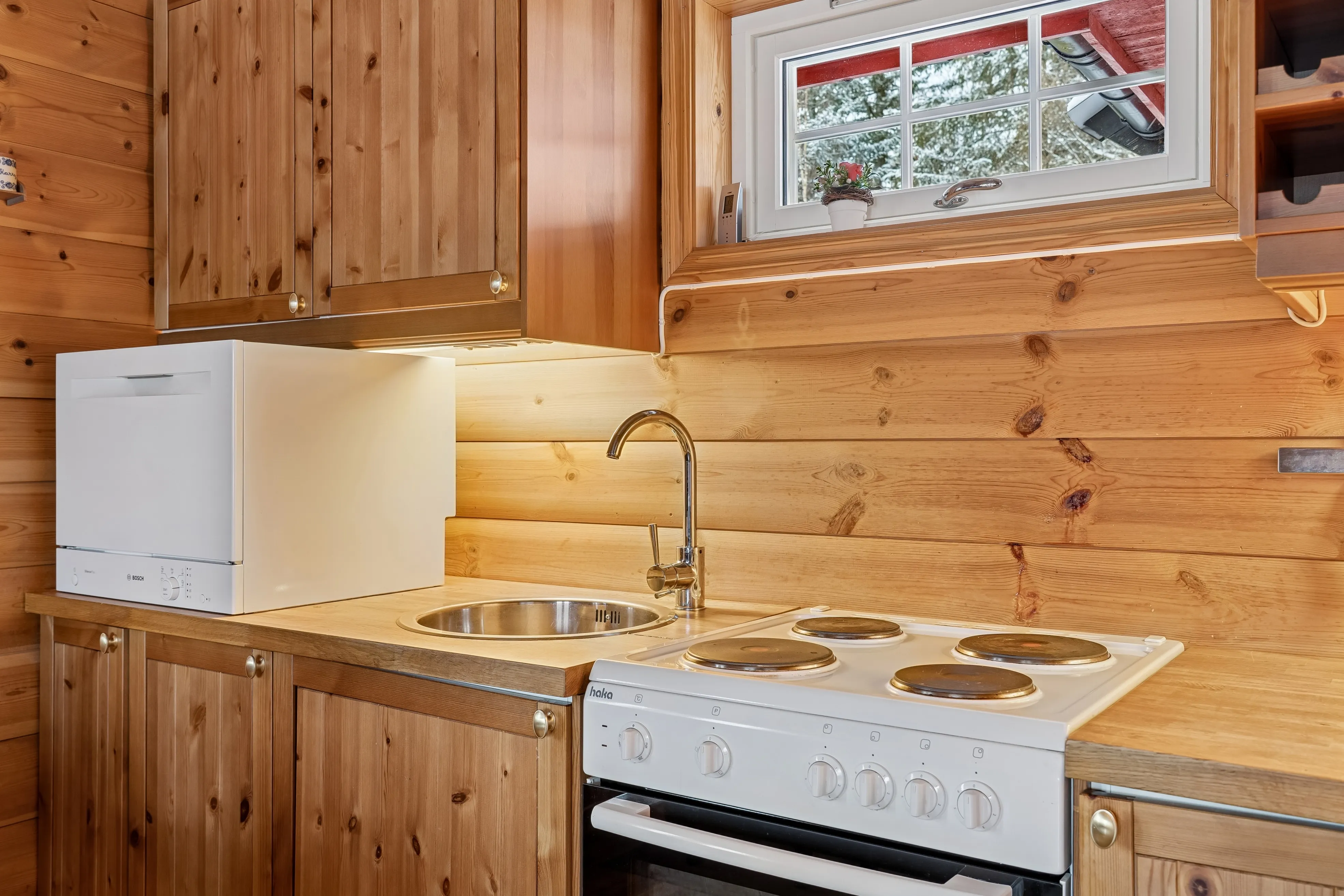 Contemporary 2-Bed Country House with Terrace and Garden in Tranquil Trøndelag - View image 14 of 35