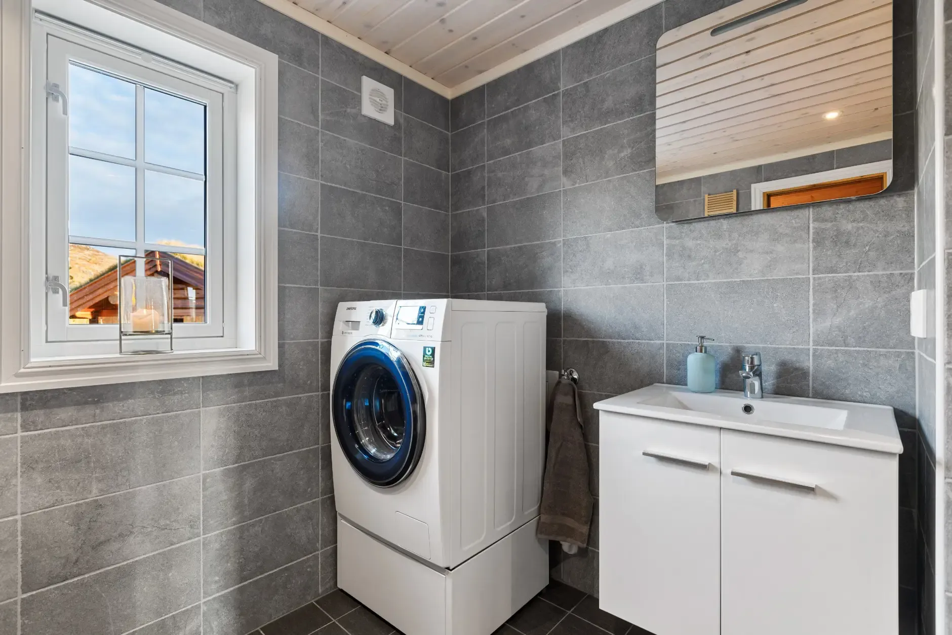 Modern 3-Bedroom House with Expansive Terrace in Eggedal’s Scenic Hills - View image 25 of 33