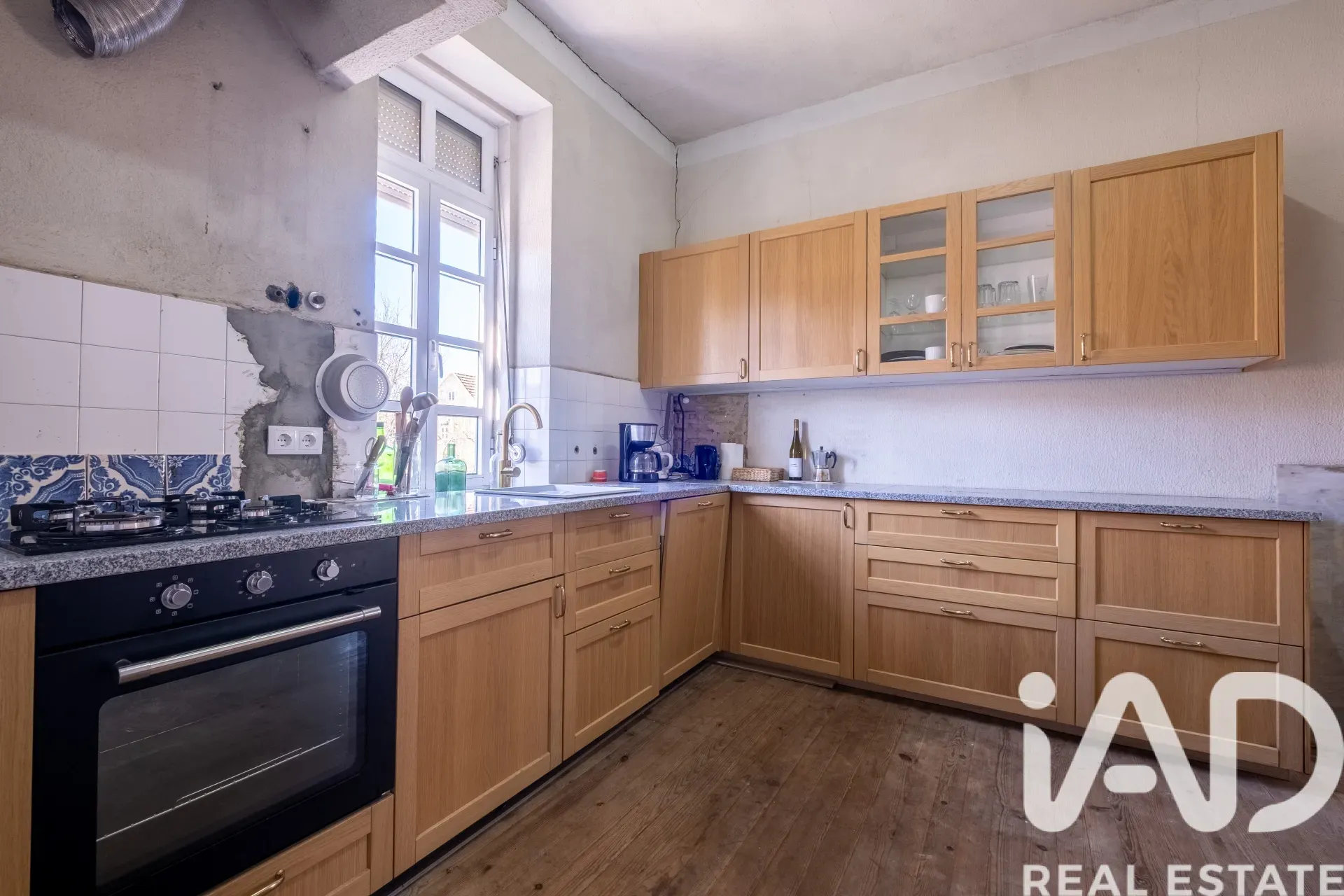 1930s 5-Bedroom House with Garden and Terrace in Scenic Erdeval, Portugal - View image 6 of 37