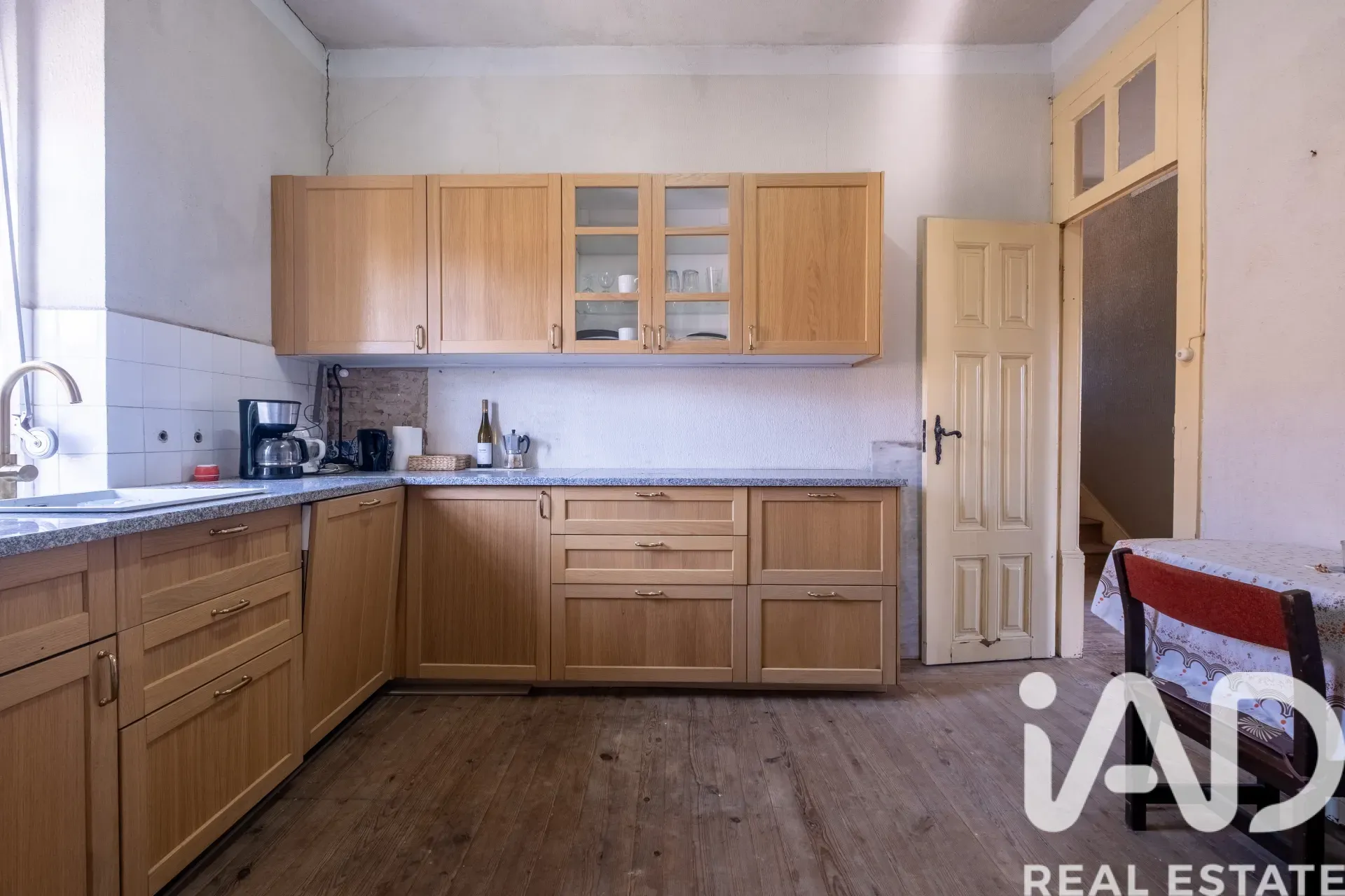 1930s 5-Bedroom House with Garden and Terrace in Scenic Erdeval, Portugal - View image 7 of 37