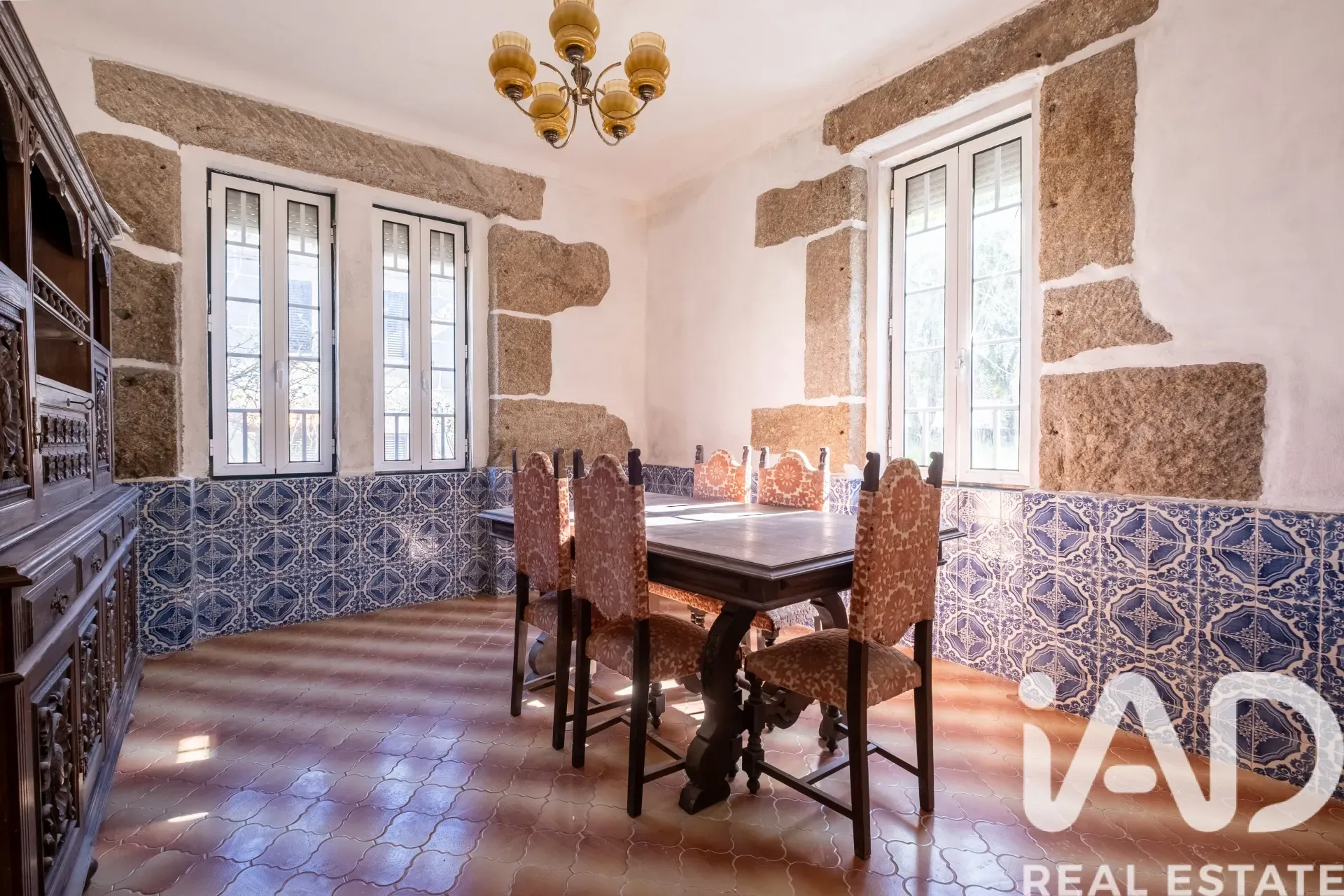 1930s 5-Bedroom House with Garden and Terrace in Scenic Erdeval, Portugal - View image 8 of 37