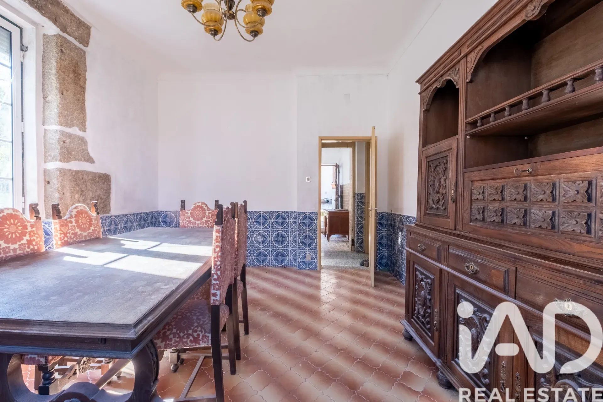 1930s 5-Bedroom House with Garden and Terrace in Scenic Erdeval, Portugal - View image 9 of 37