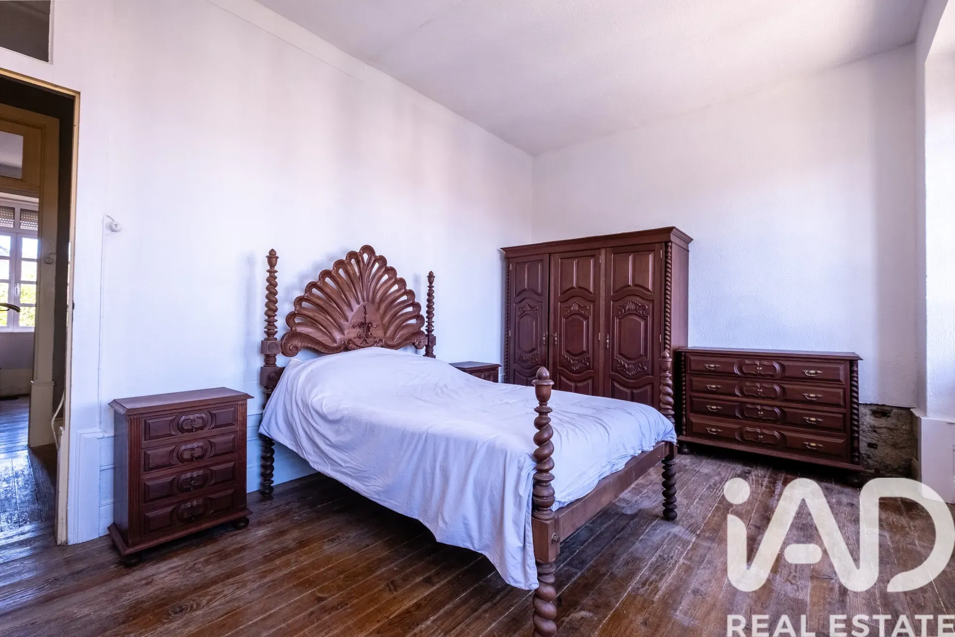 1930s 5-Bedroom House with Garden and Terrace in Scenic Erdeval, Portugal - View image 14 of 37